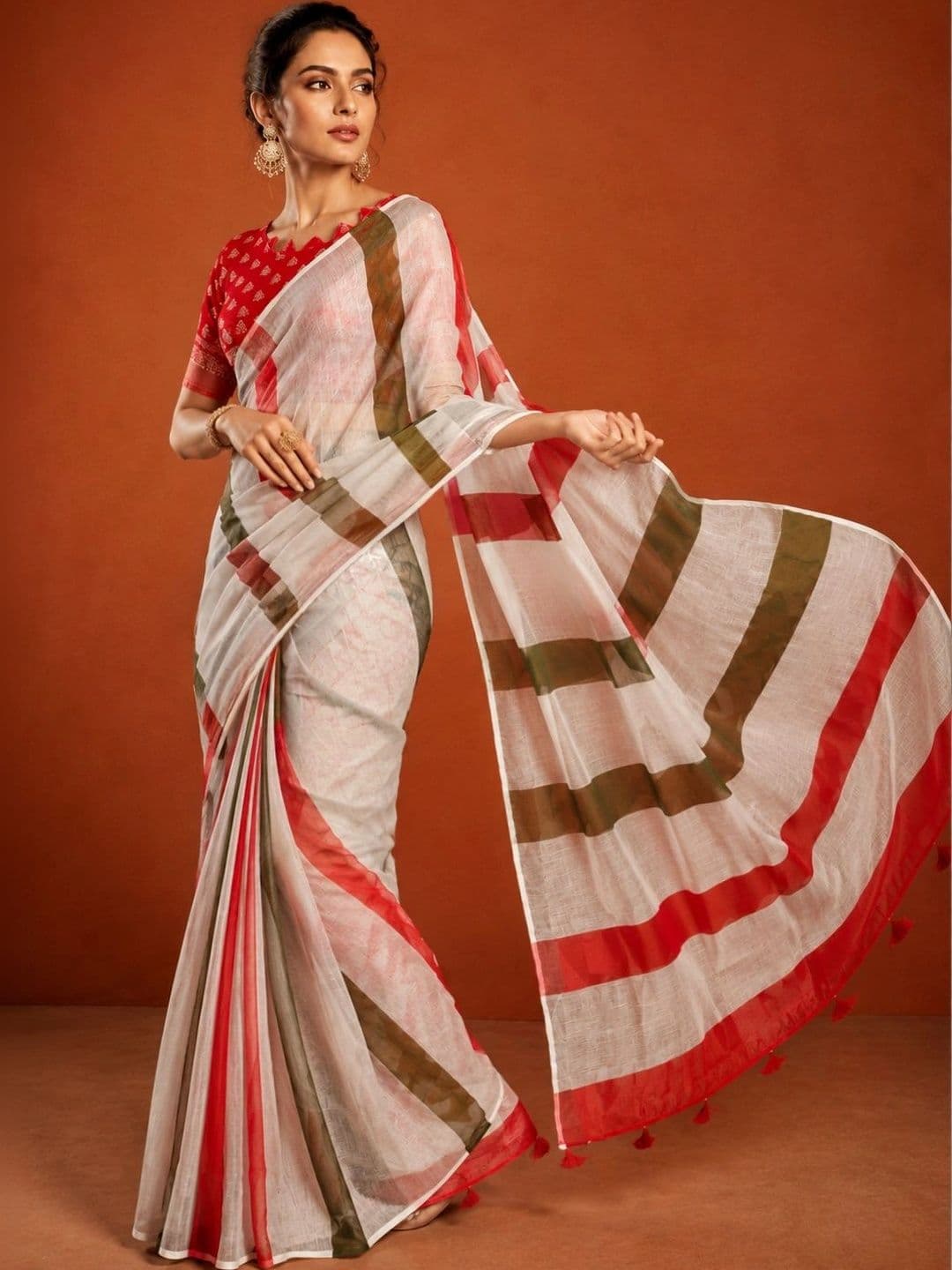 Suha Striped Silk Blend Saree thumbnail 7