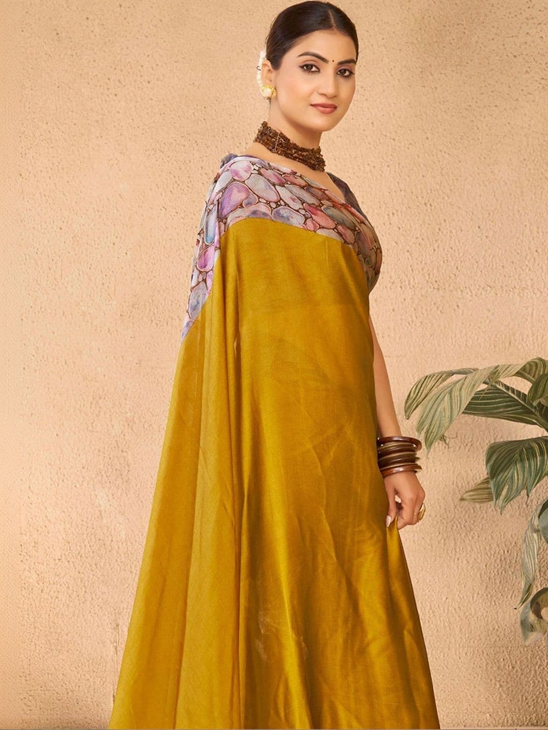Vipul Pure Chiffon Designer Saree thumbnail 3