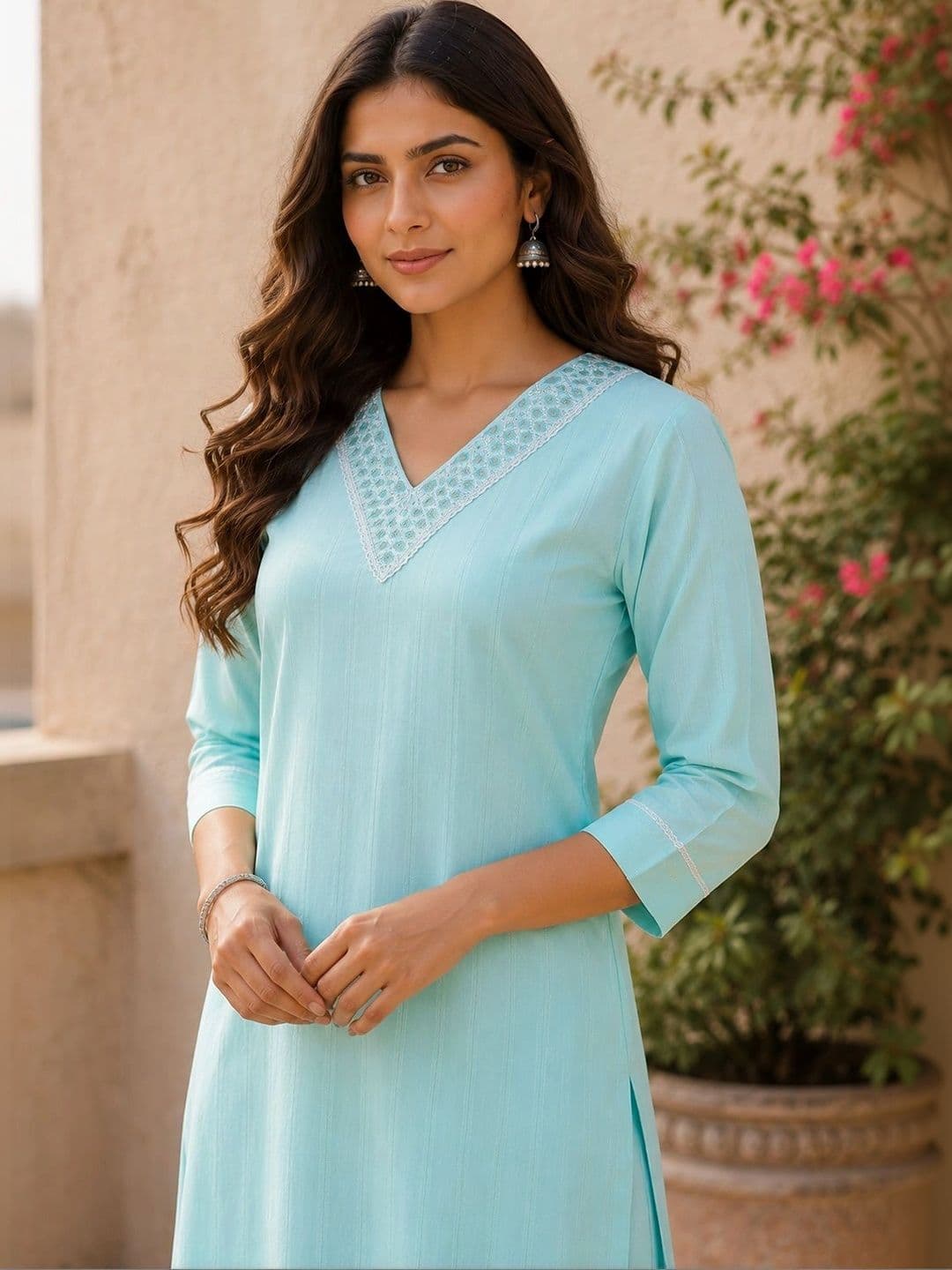 Bunai Women Regular Thread Work Kurta with Trousers thumbnail 2