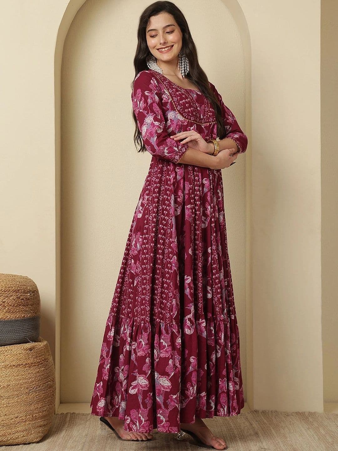 Sangria Women Floral Printed Gotta Patti Floral Anarkali Kurta thumbnail 2