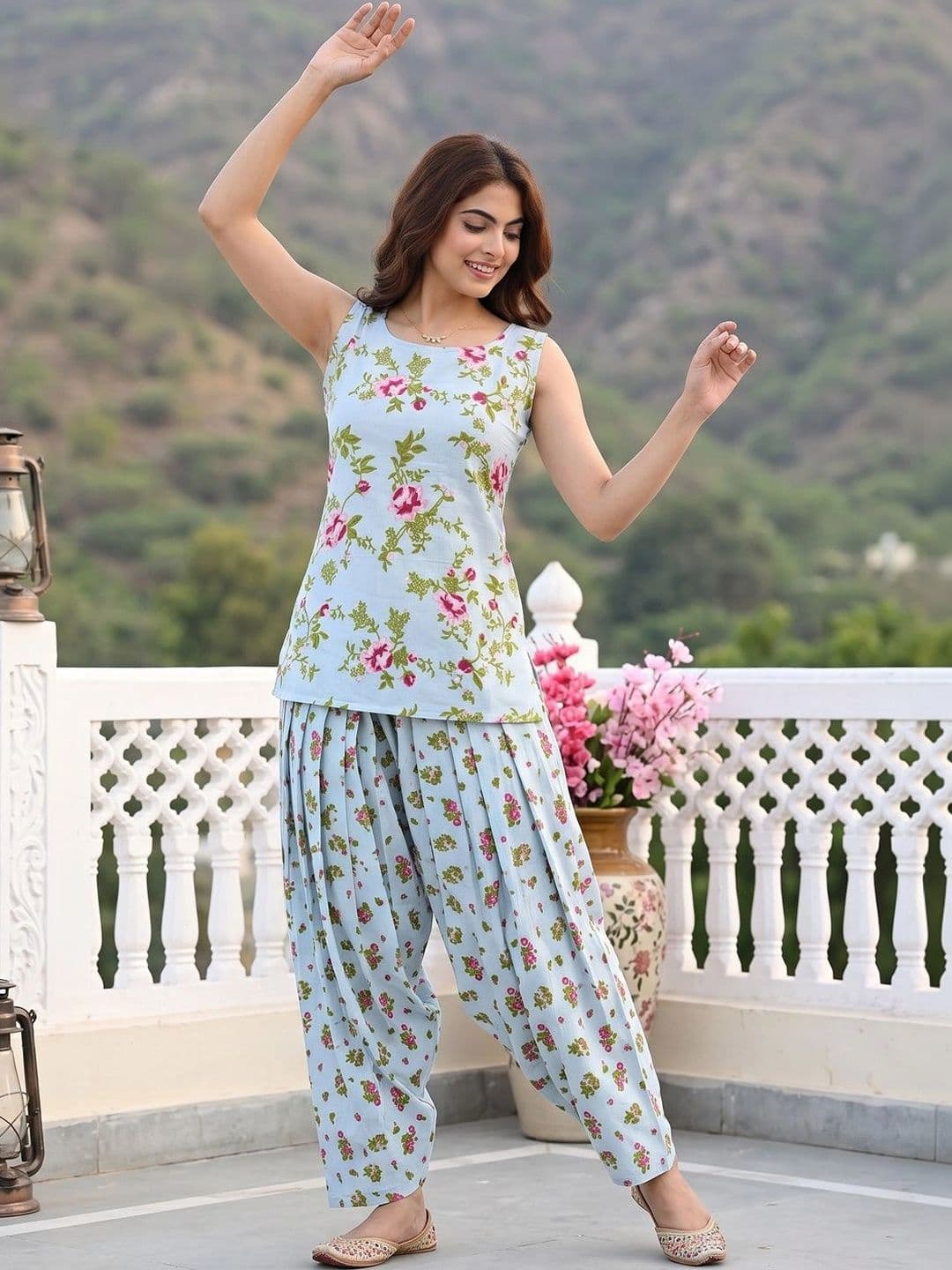 Jaitpuriya Women Floral Printed Regular Pure Cotton Kurti with Patiala thumbnail 5