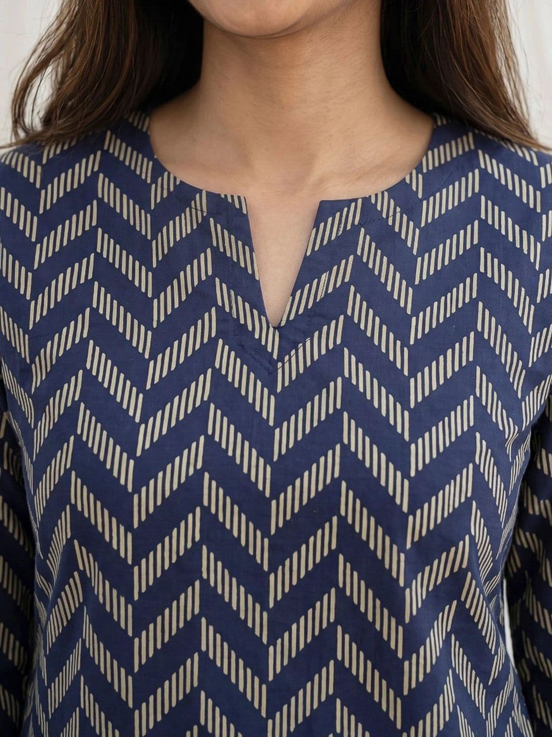 Meena Bazaar Women Printed Regular Kurta with Trousers thumbnail 4