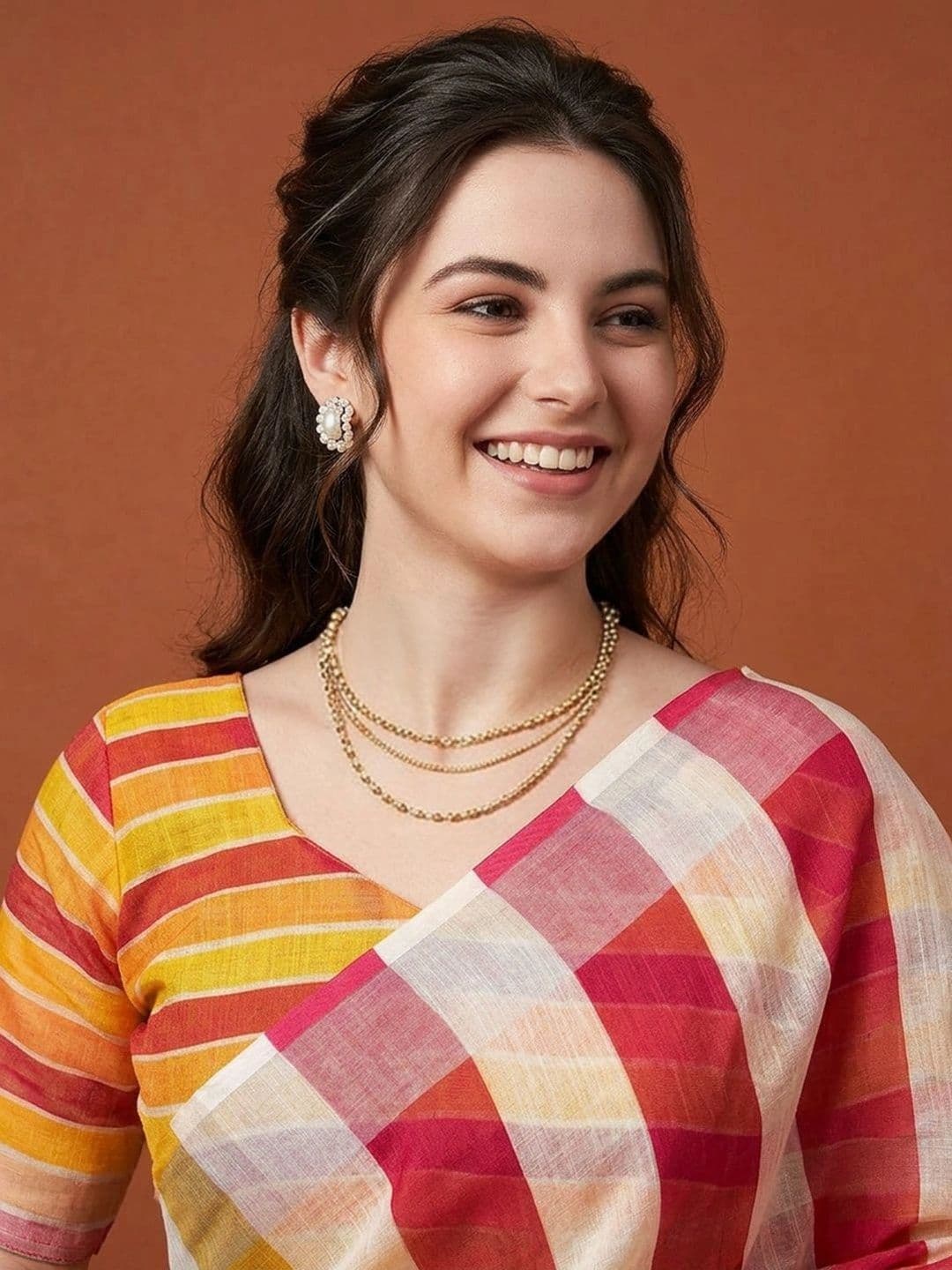Suha Checked Silk Blend Saree thumbnail 6