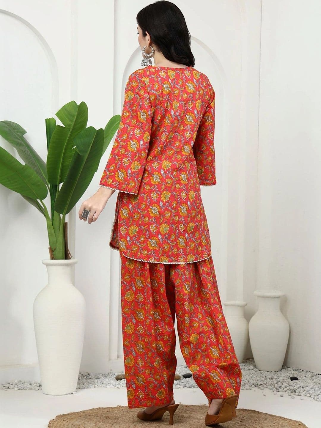 KALINI Women Floral Printed Regular Pure Cotton Kurta with Patiala thumbnail 2