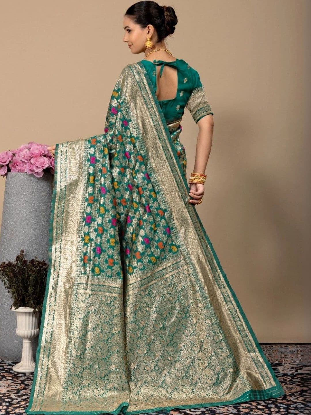 SILKARA CREATION Floral Zari Silk Blend Banarasi Saree thumbnail 2