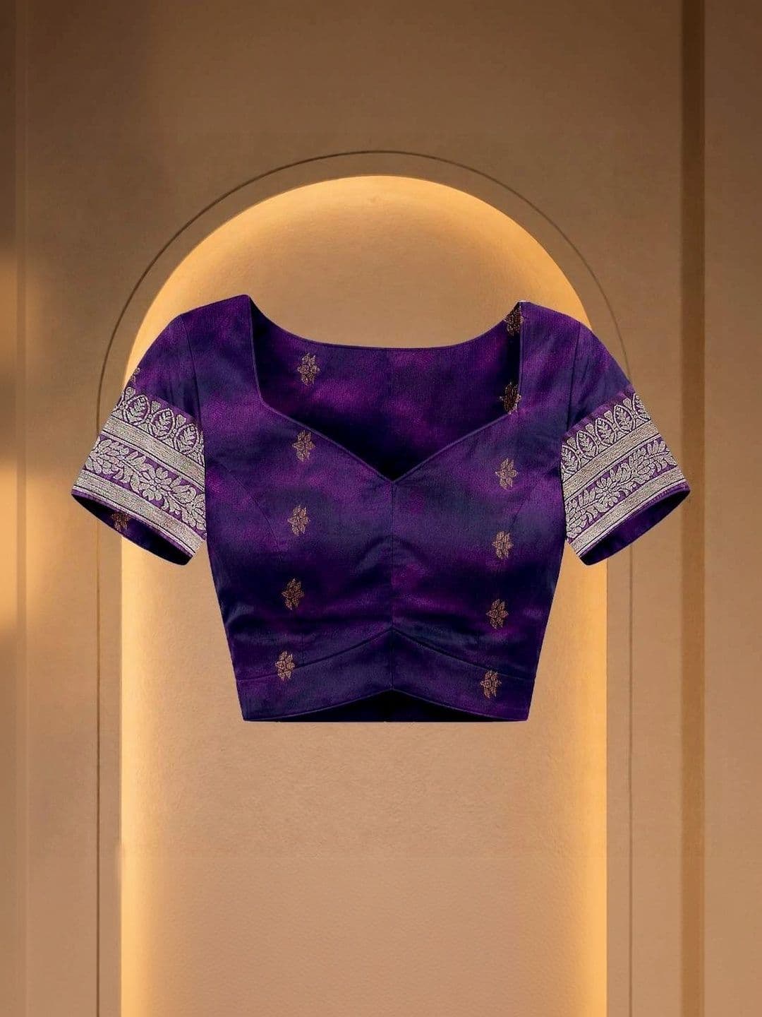 SILKARA CREATION Floral Zari Silk Blend Banarasi Saree thumbnail 4