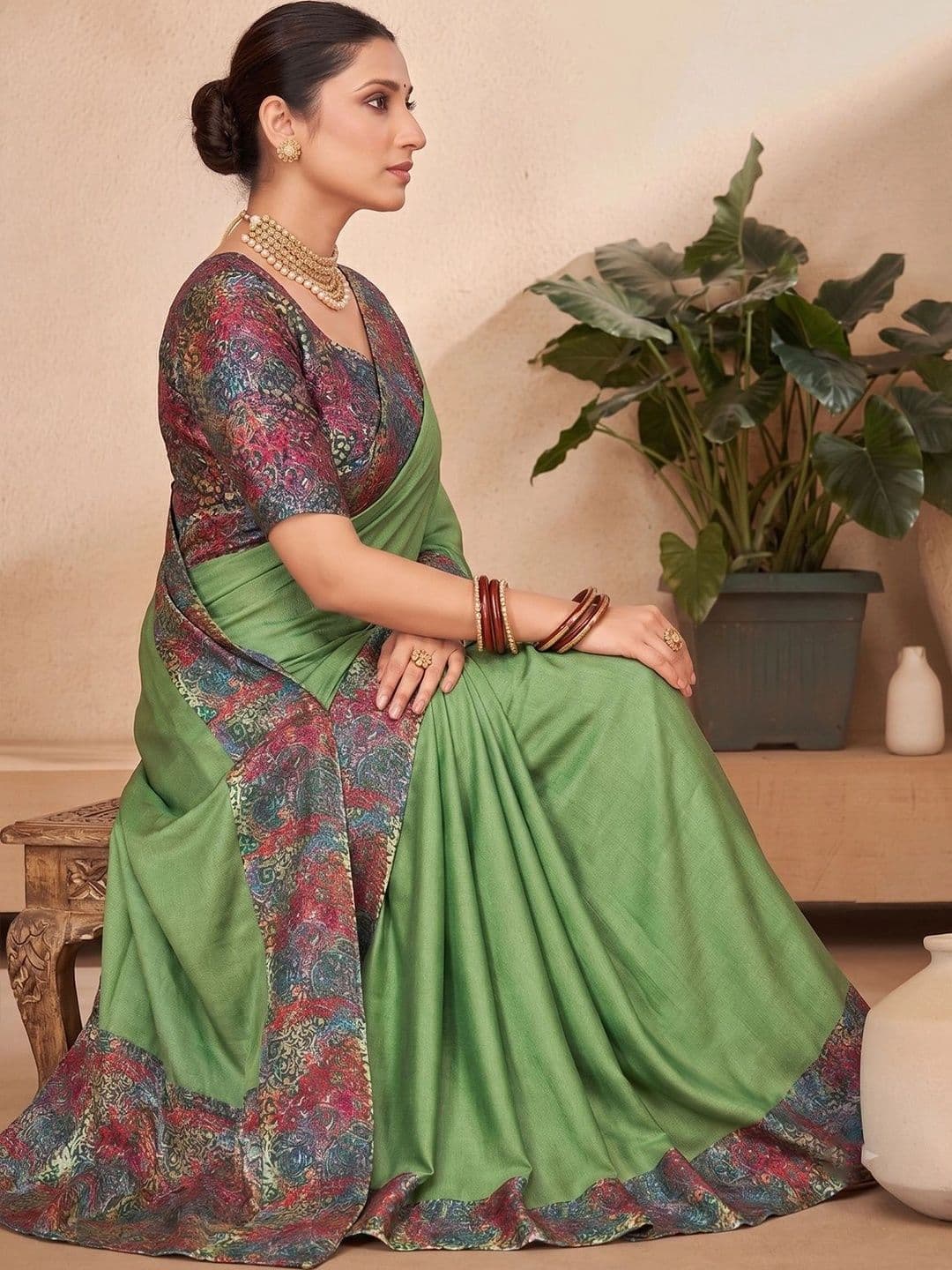 Vipul Floral Pure Chiffon Designer Saree thumbnail 5