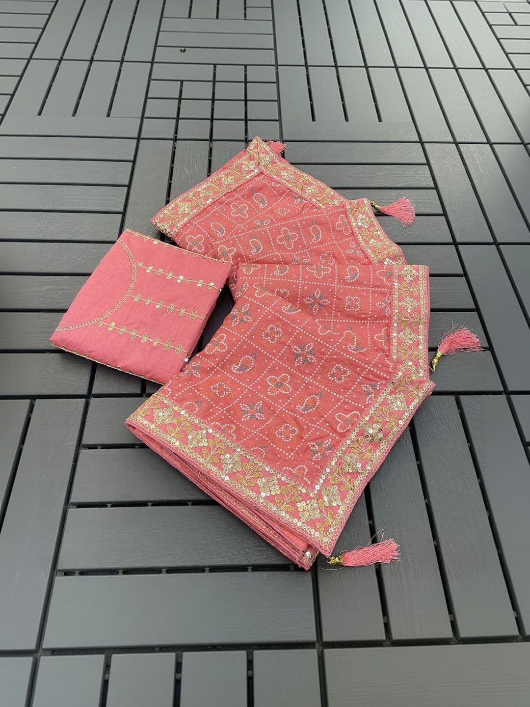 SmileyFashion Bandhani Embroidered Art Silk Designer Bandhani Saree thumbnail 4