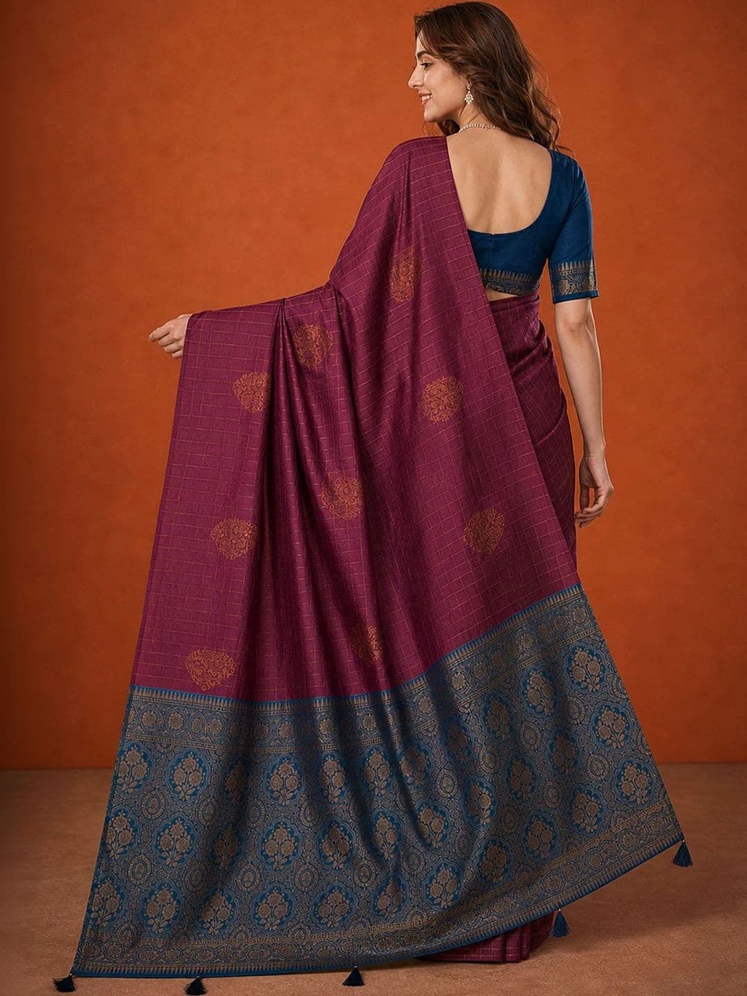 Suha Floral Zari Silk Blend Saree thumbnail 3