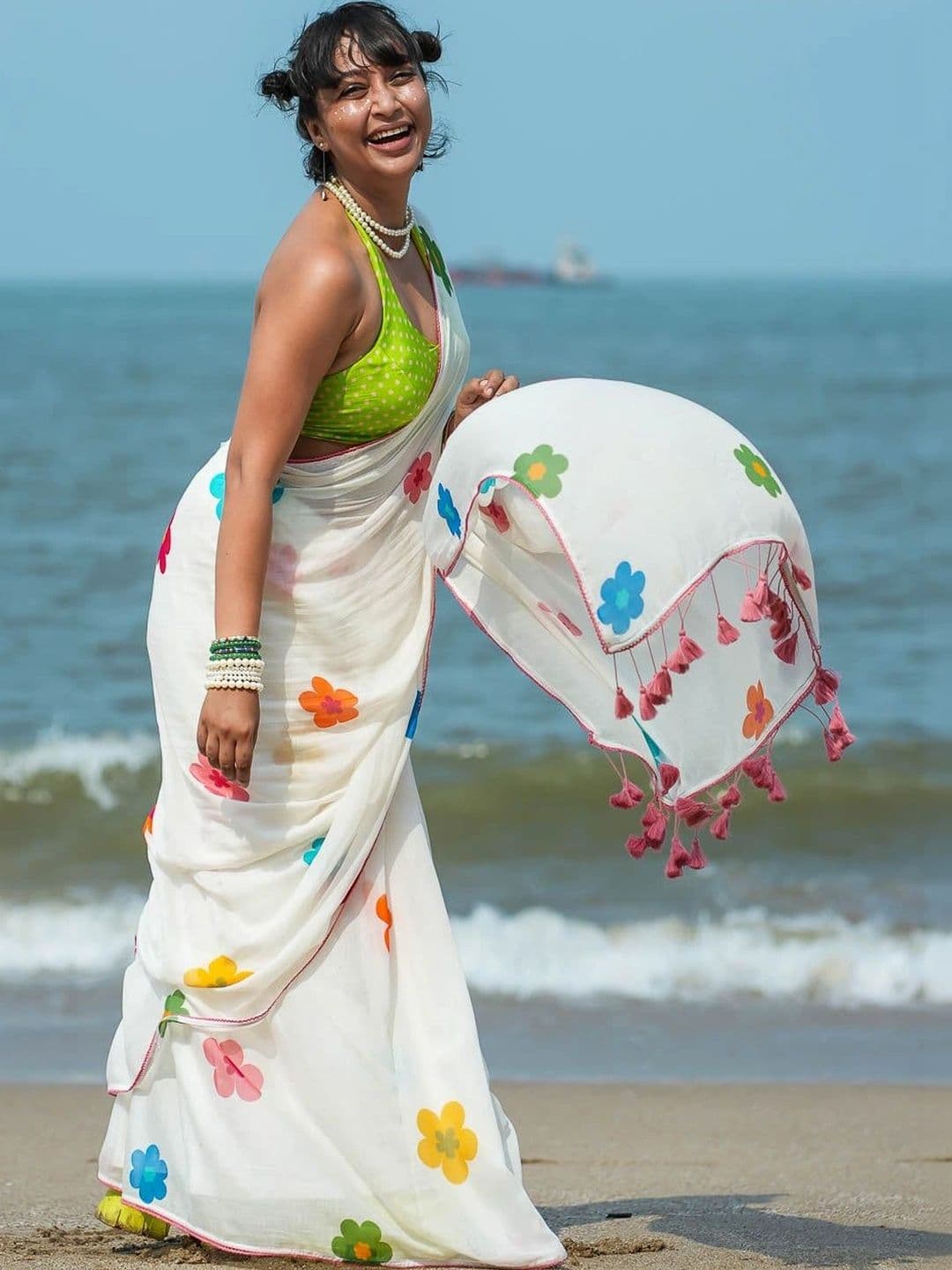 DIVASTRI Floral Silk Blend Kanjeevaram Saree thumbnail 5