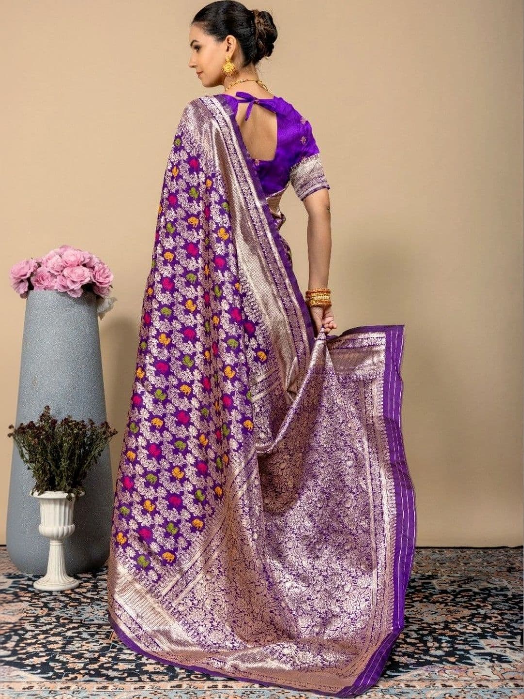 SILKARA CREATION Floral Zari Silk Blend Banarasi Saree thumbnail 7
