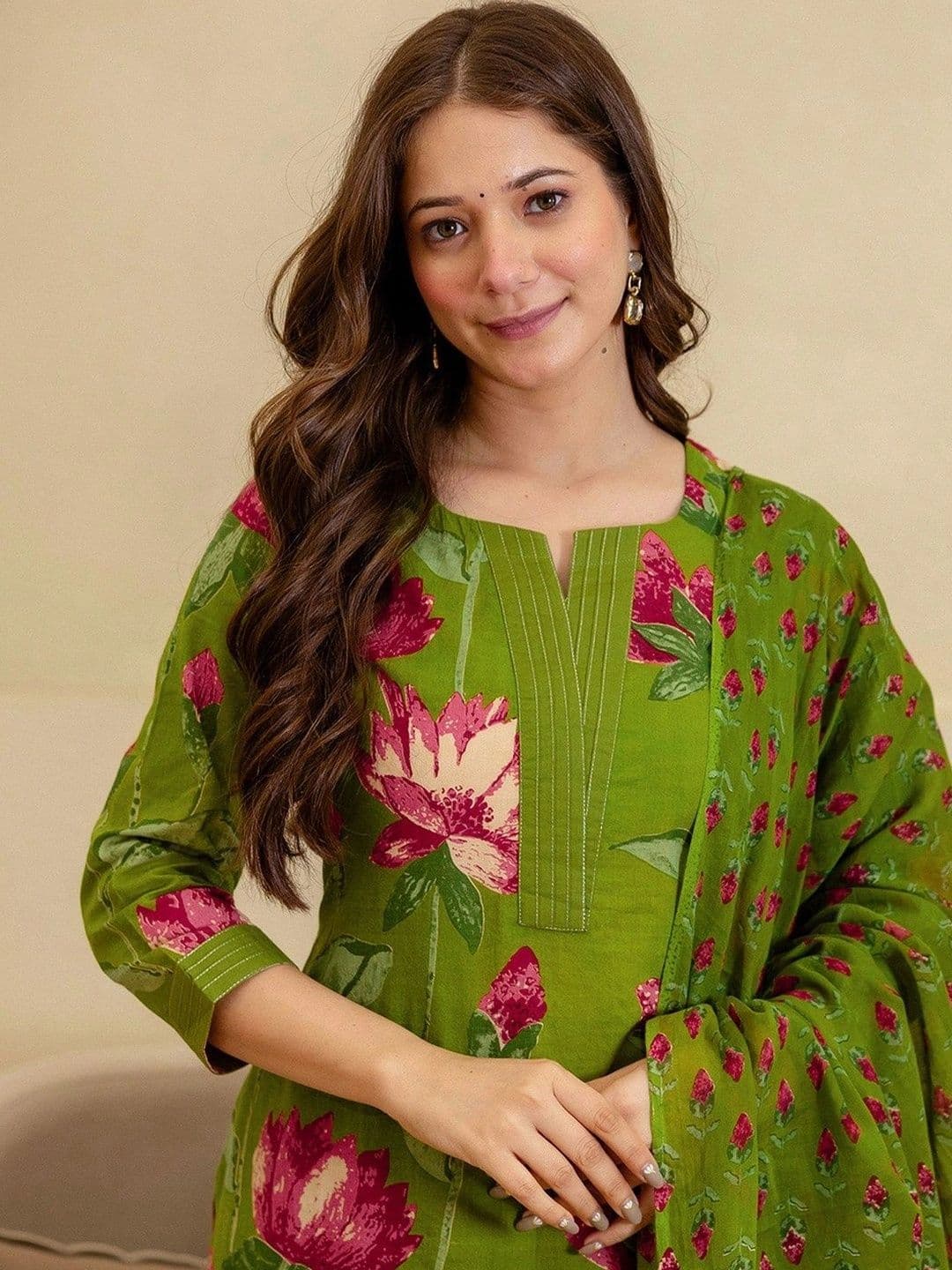 UDBHAV EXPORT Women Floral Printed Regular Kurta with Trousers & With Dupatta thumbnail 4