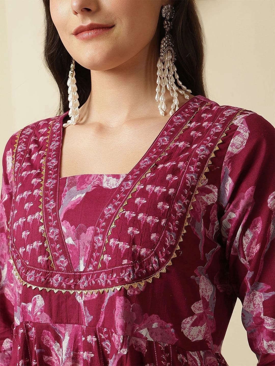Sangria Women Floral Printed Gotta Patti Floral Anarkali Kurta thumbnail 4