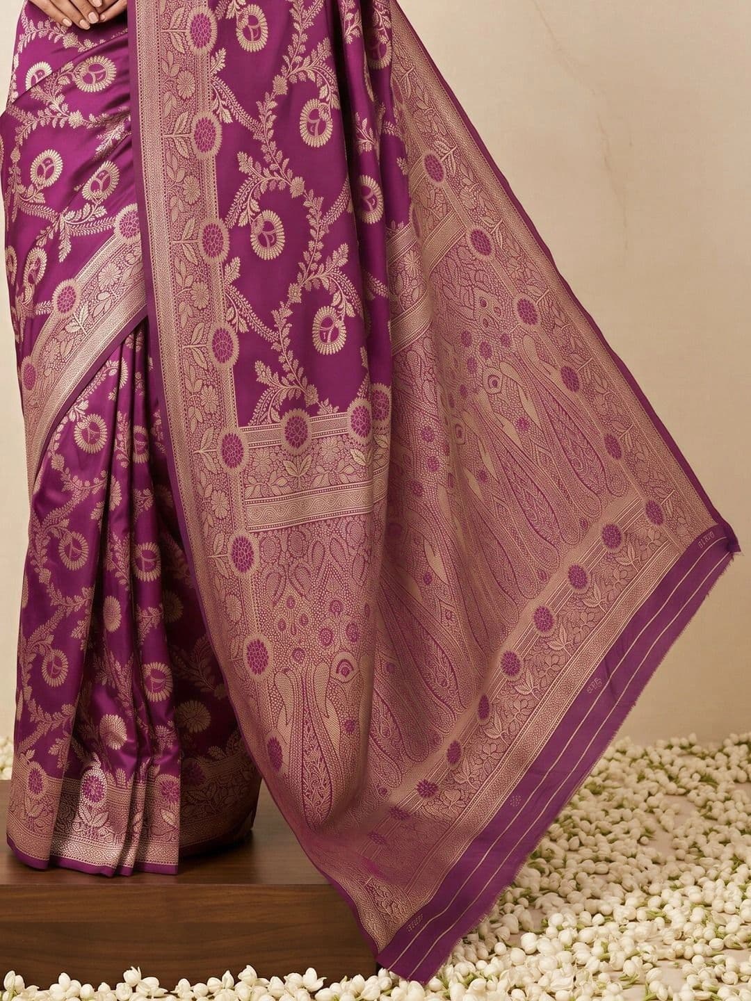 all about you Ethnic Motifs Zari Silk Blend Designer Banarasi Saree thumbnail 4