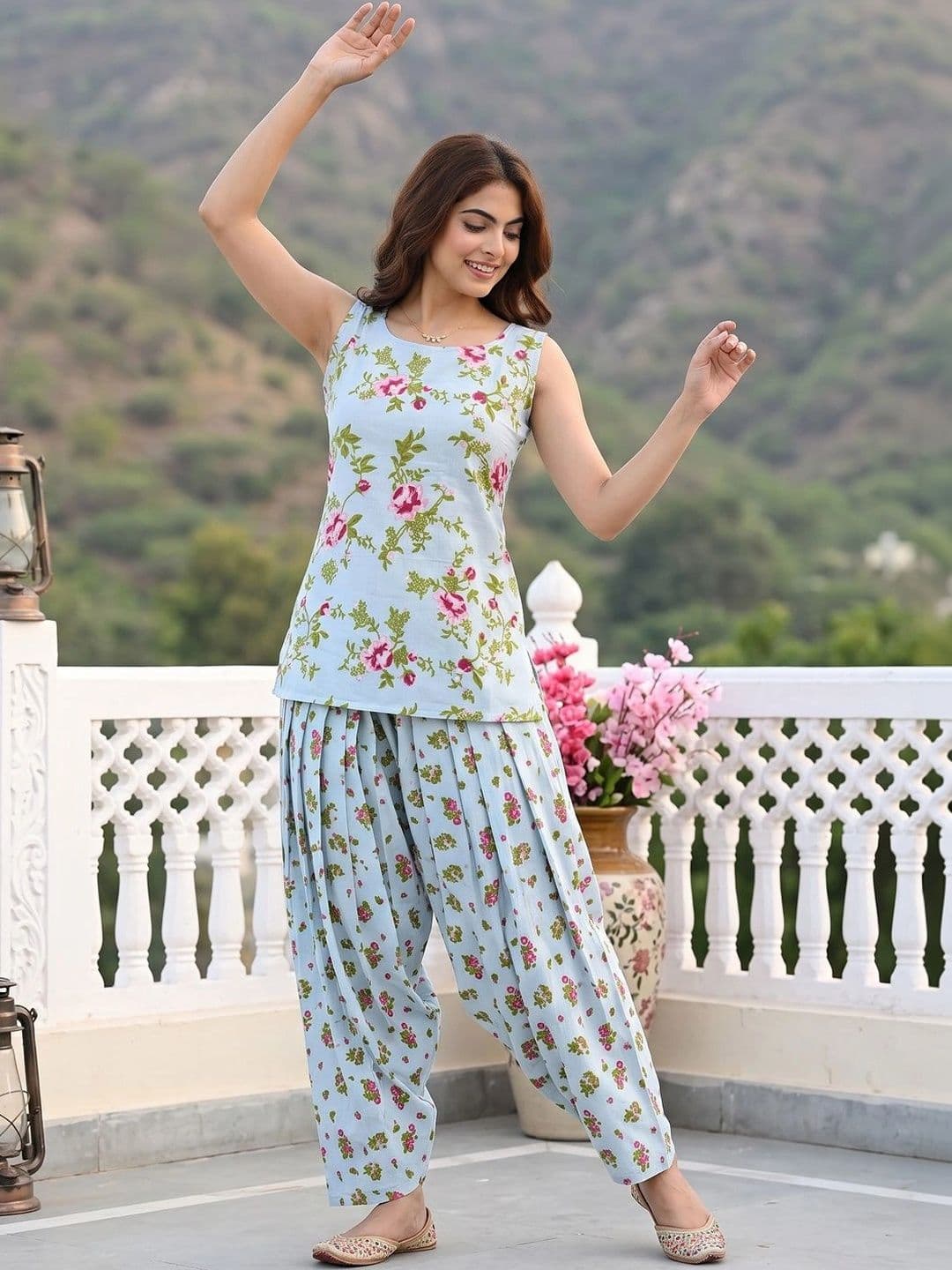 KALINI Women Floral Printed Regular Pure Cotton Kurta with Patiala thumbnail 2