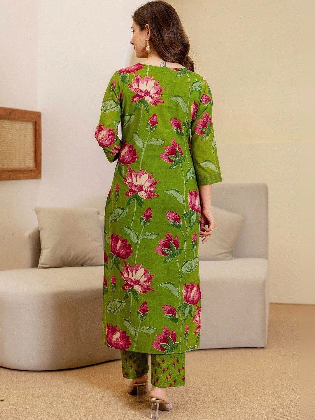 UDBHAV EXPORT Women Floral Printed Regular Kurta with Trousers & With Dupatta thumbnail 5