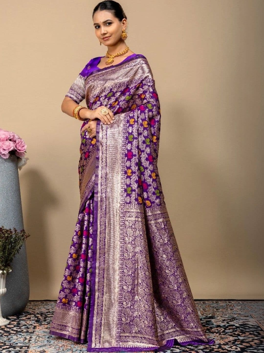 SILKARA CREATION Floral Zari Silk Blend Banarasi Saree thumbnail 5