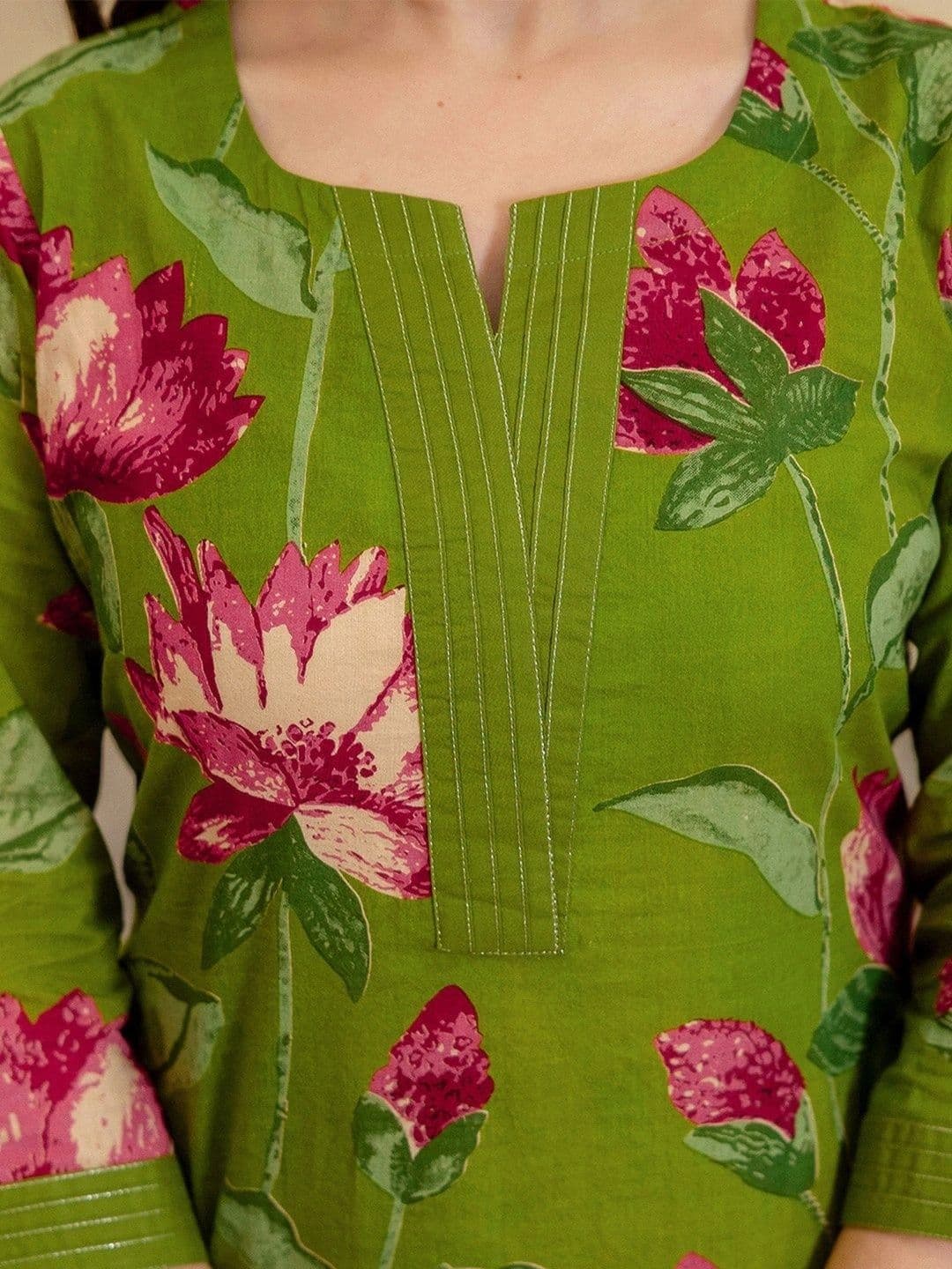 UDBHAV EXPORT Women Floral Printed Regular Kurta with Trousers & With Dupatta thumbnail 3