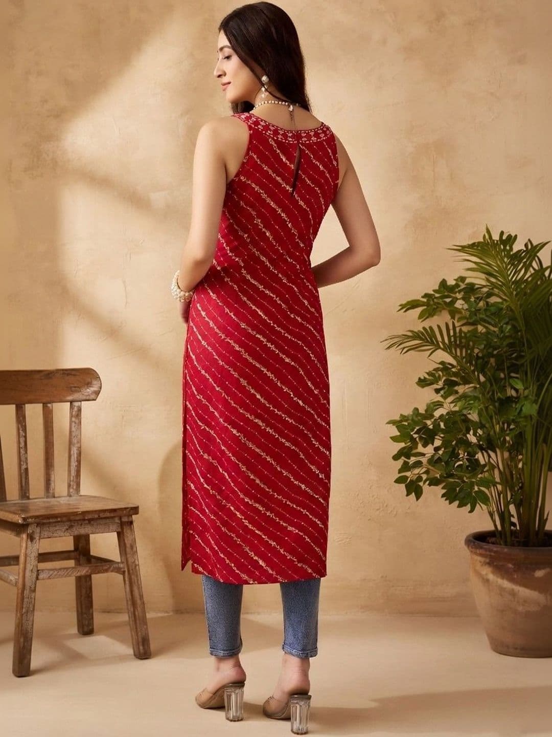 Sangria Women Leheriya Printed Sequinned Kurta thumbnail 3