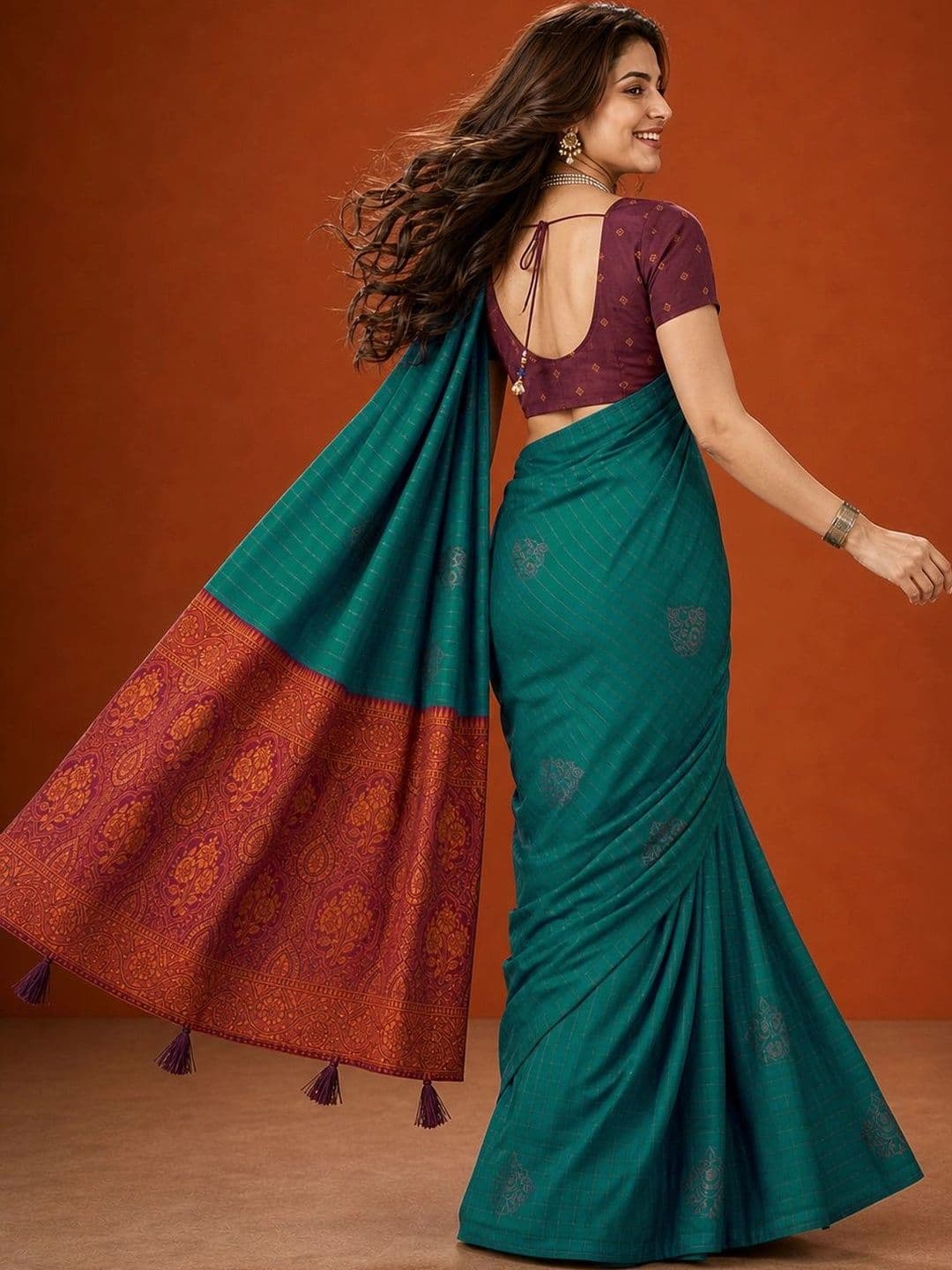 Suha Zari Silk Blend Saree thumbnail 3