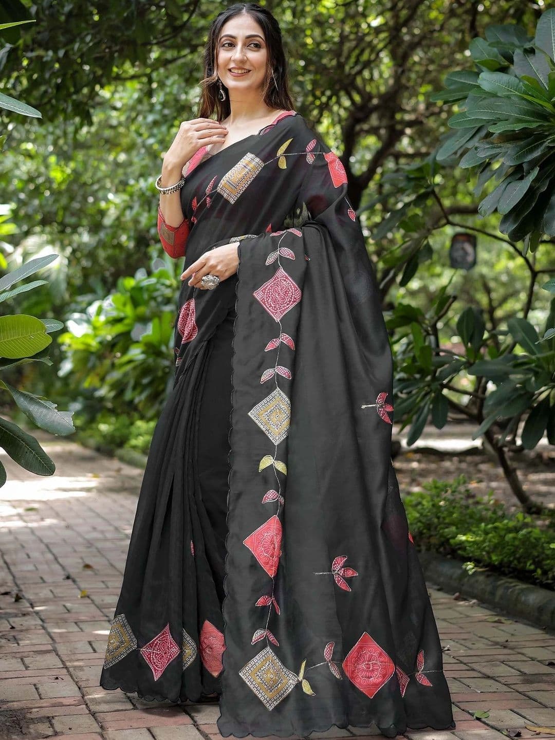 KALINI Silk Blend Kanjeevaram Saree thumbnail 2