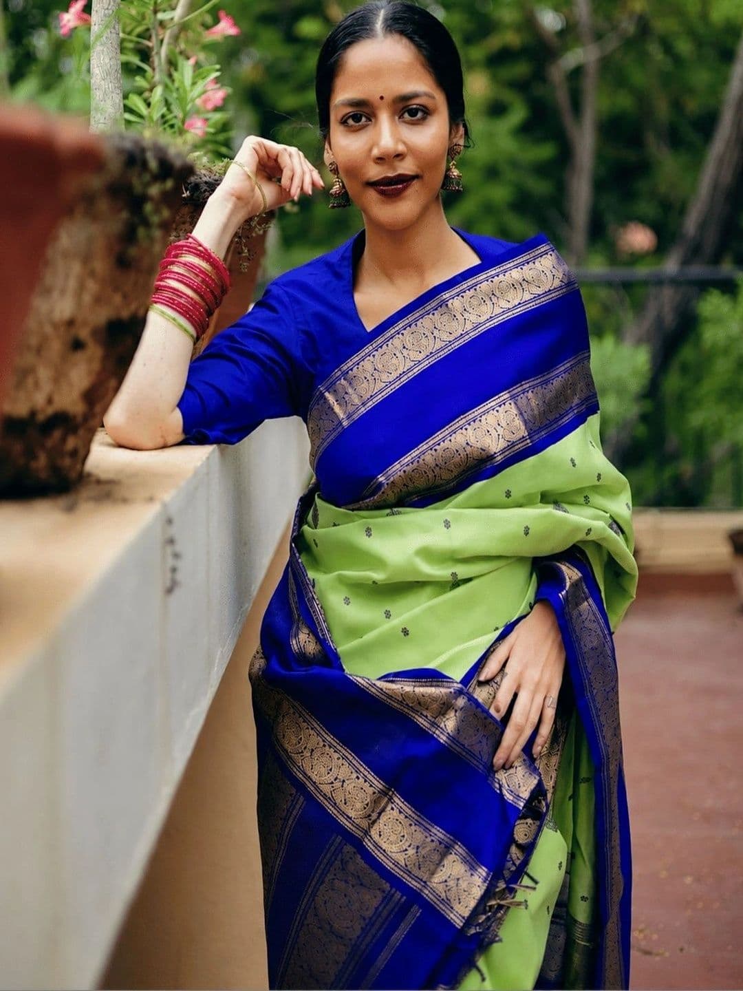 KALINI Woven Design Zari Silk Blend Heavy Work Kanjeevaram Saree thumbnail 3