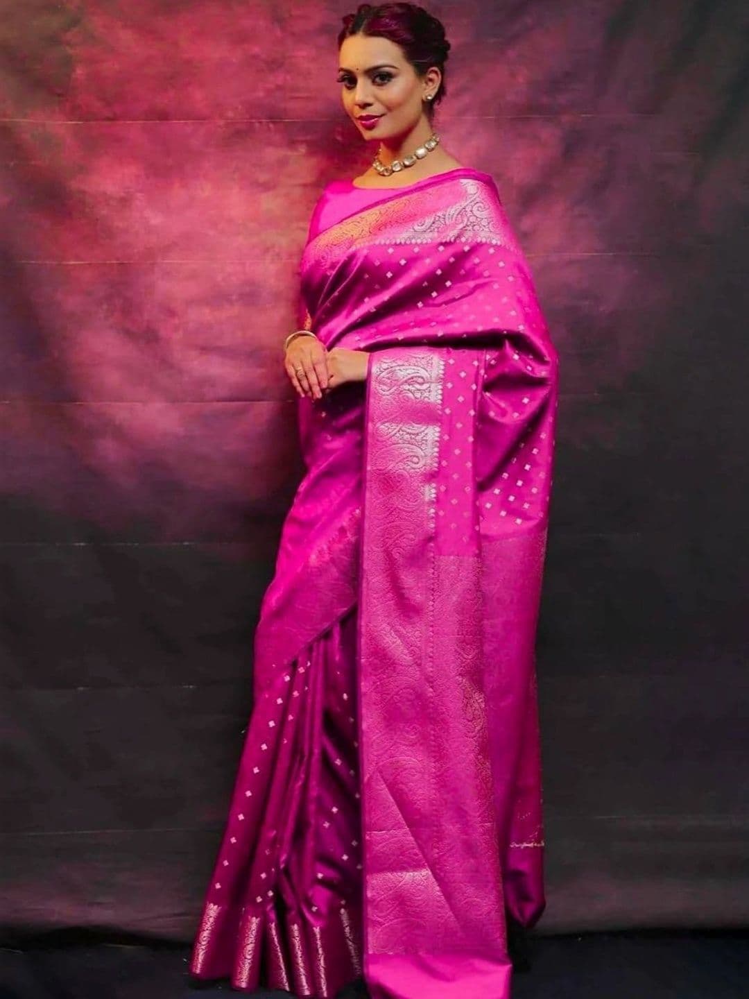 KALINI Paisley Women  Zari Silk Blend Heavy Work Kanjeevaram Saree thumbnail 2