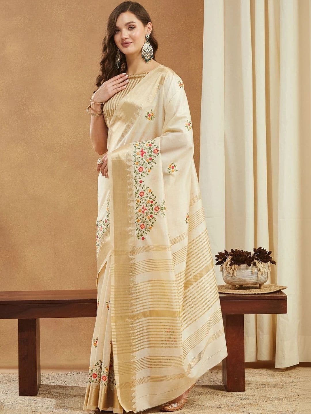 Sangria Woven Design Embroidered Art Silk Kasavu Saree thumbnail 5