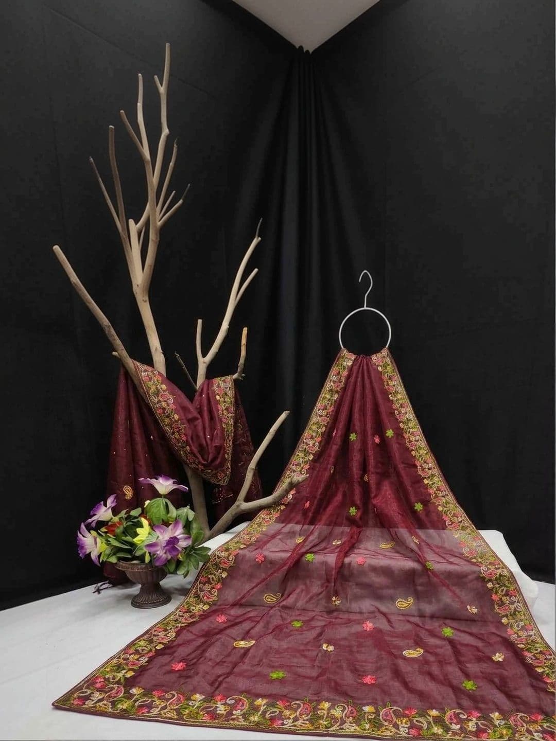 akhodalkrp Floral Embroidered Net Saree thumbnail 4
