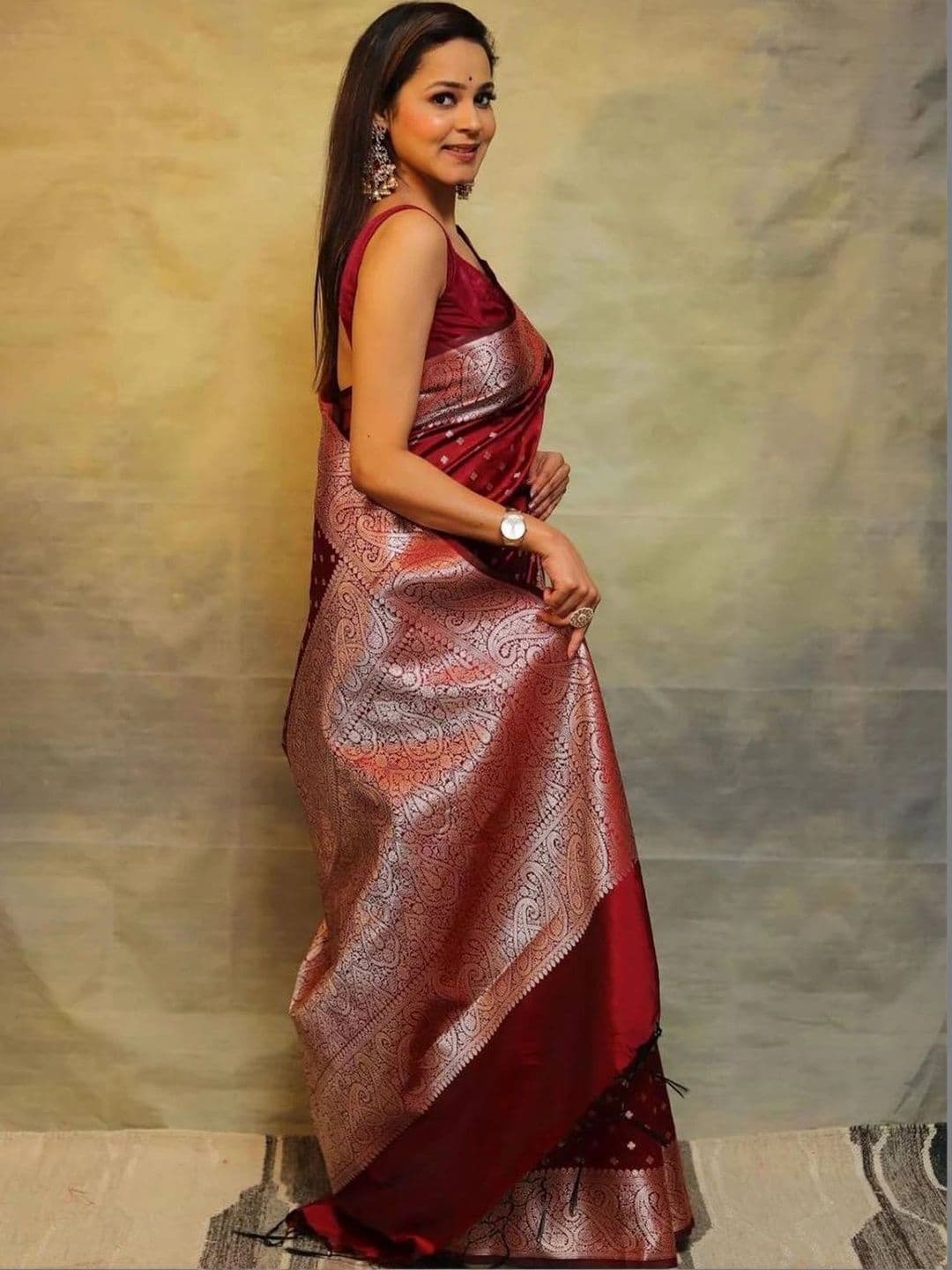 KALINI Woven Design Zari Silk Blend Heavy Work Kanjeevaram Saree thumbnail 3