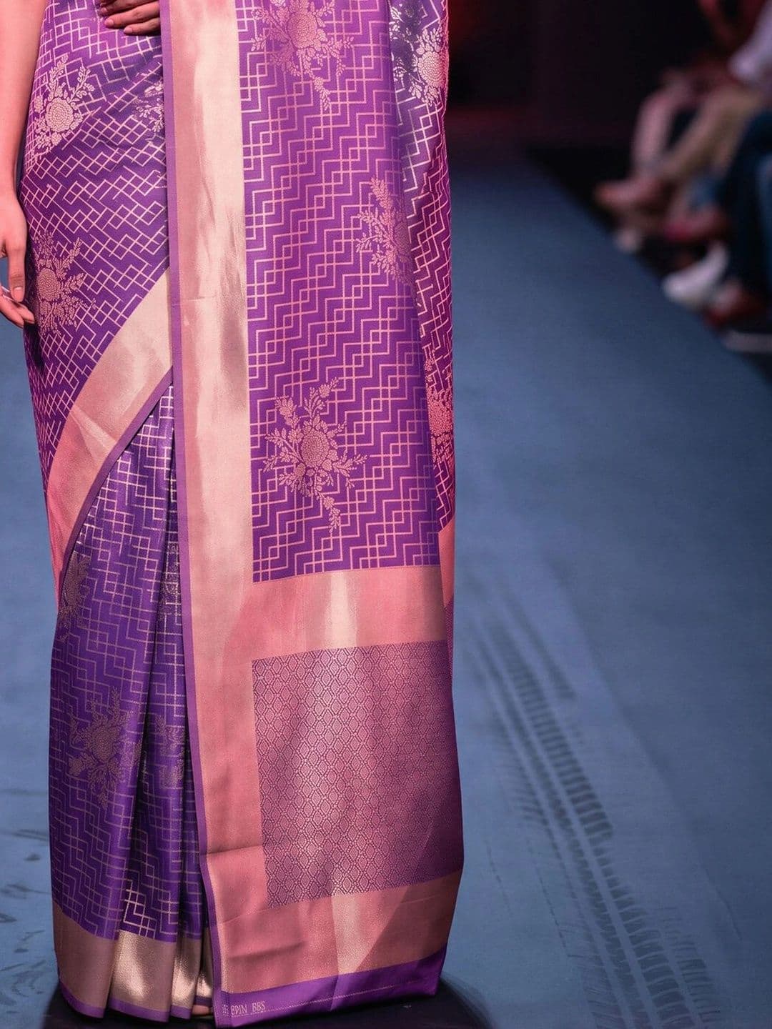 Saree mall Woven Design Zari Silk Blend Designer Banarasi Sarees thumbnail 4