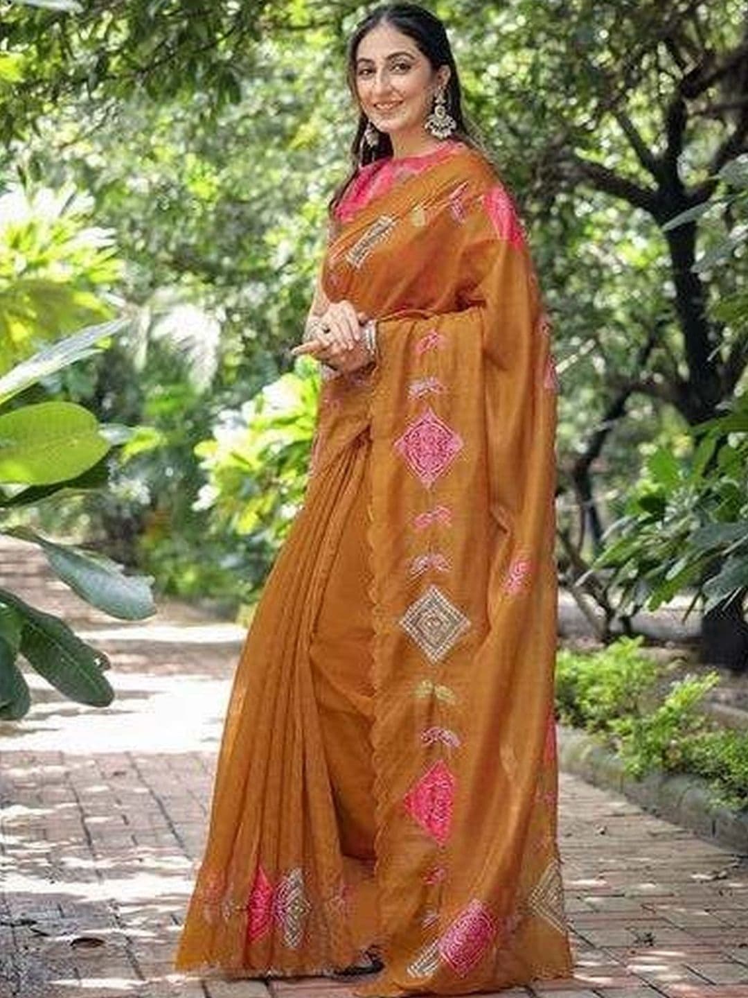 KALINI Embroidered Silk Blend Kanjeevaram Saree thumbnail 6