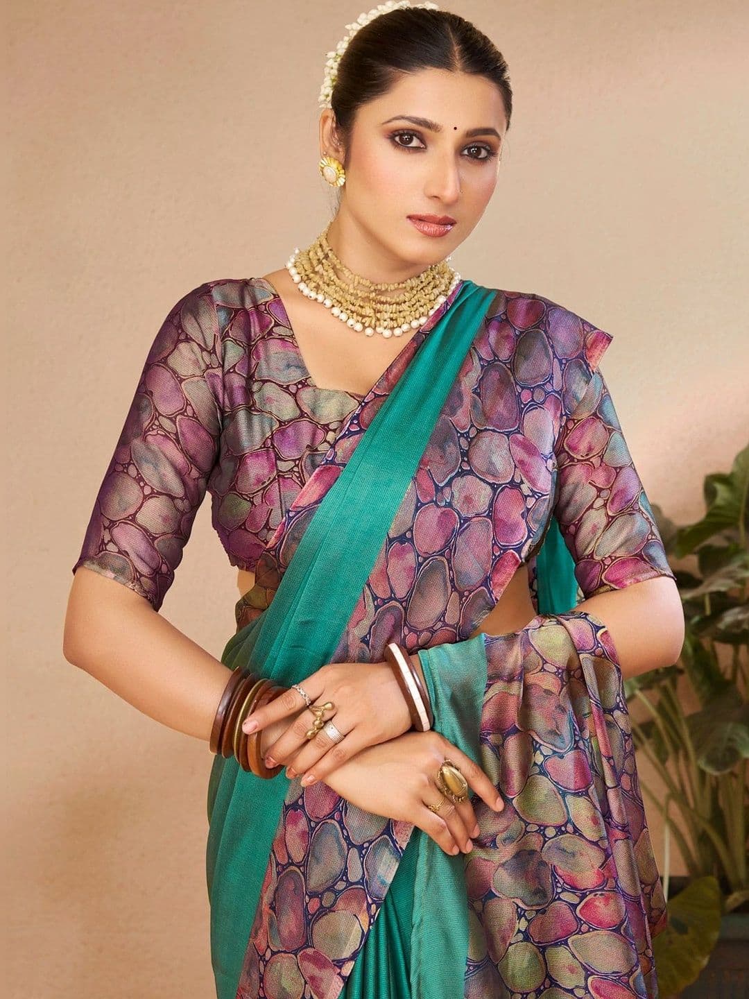 Vipul Pure Chiffon Designer Saree thumbnail 3