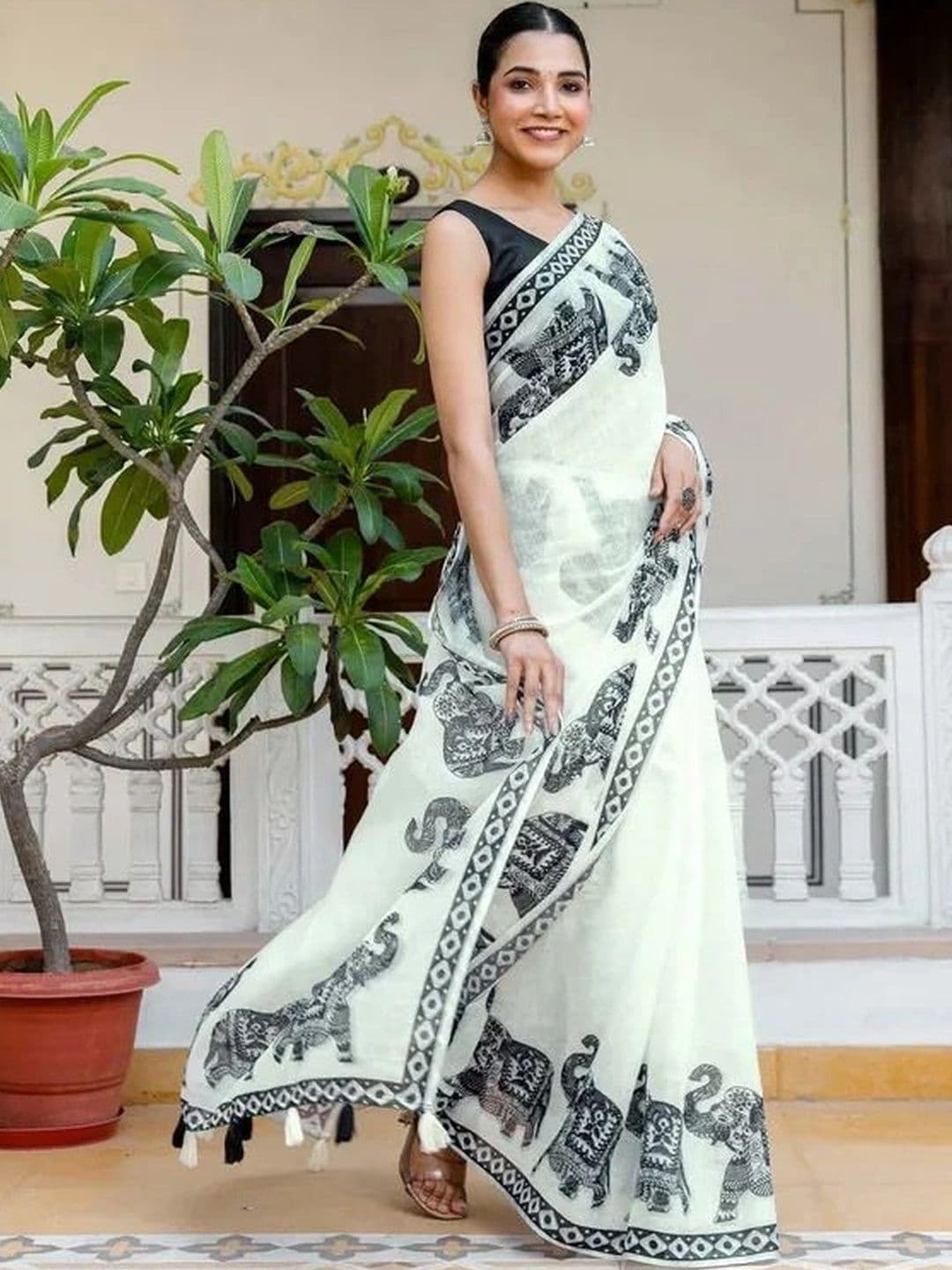 ASCIIBLUES Silk Blend Kanjeevaram Saree thumbnail 5