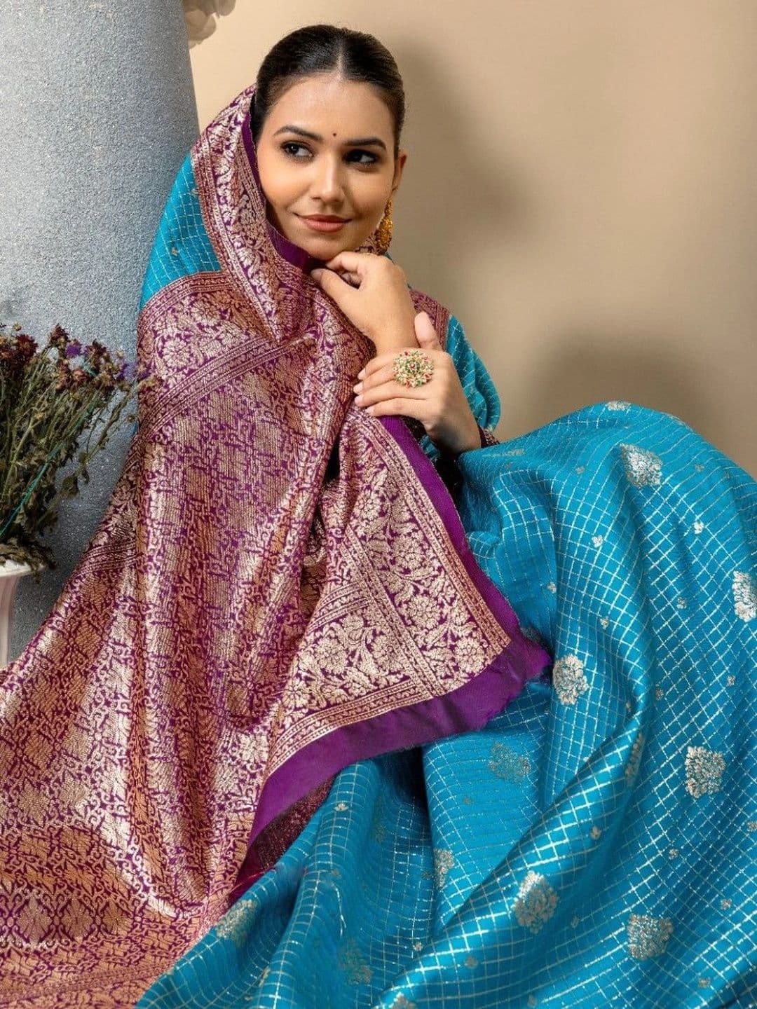 SILKARA CREATION Floral Zari Silk Blend Banarasi Saree thumbnail 4