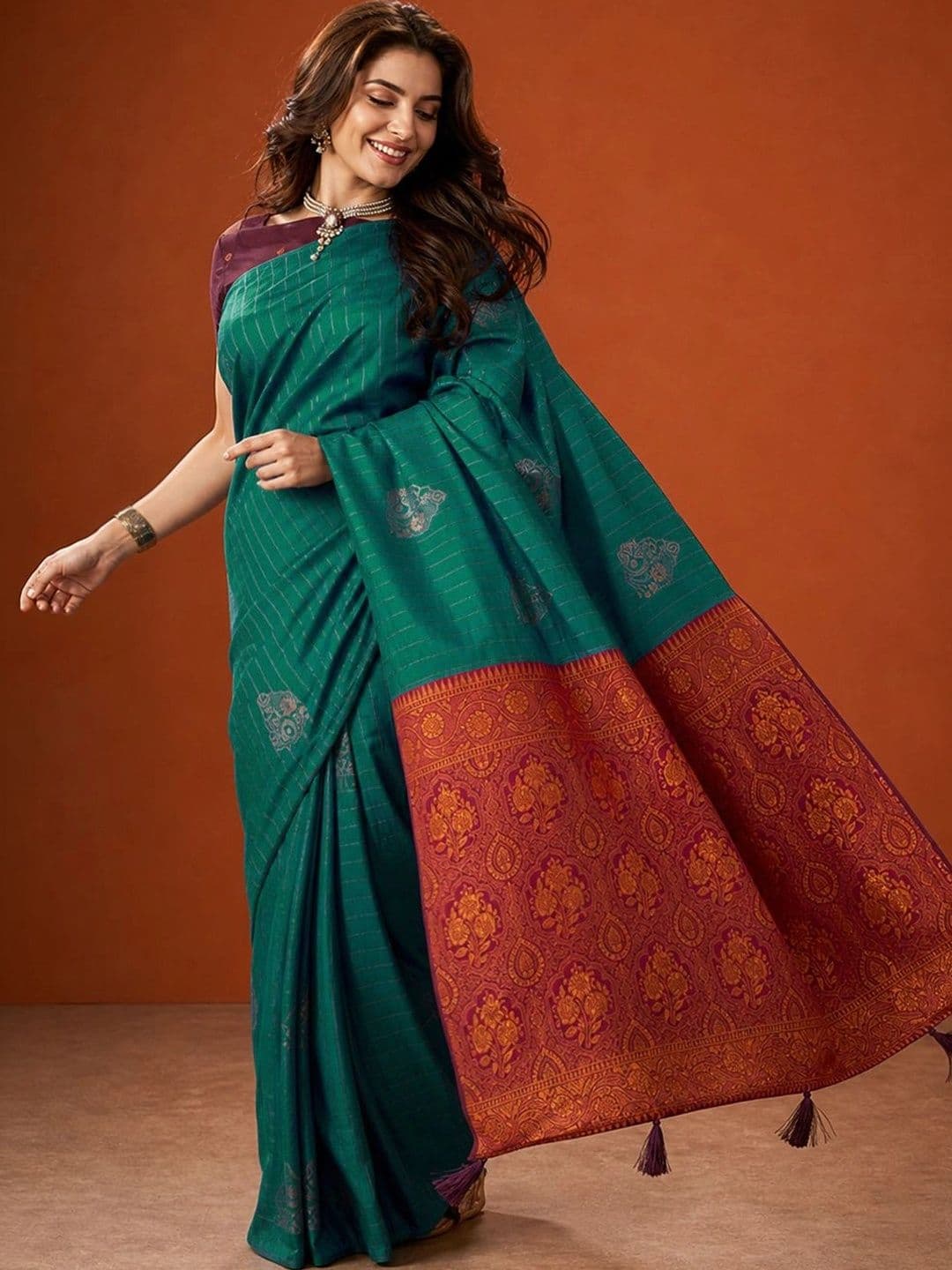 Suha Zari Silk Blend Saree thumbnail 6