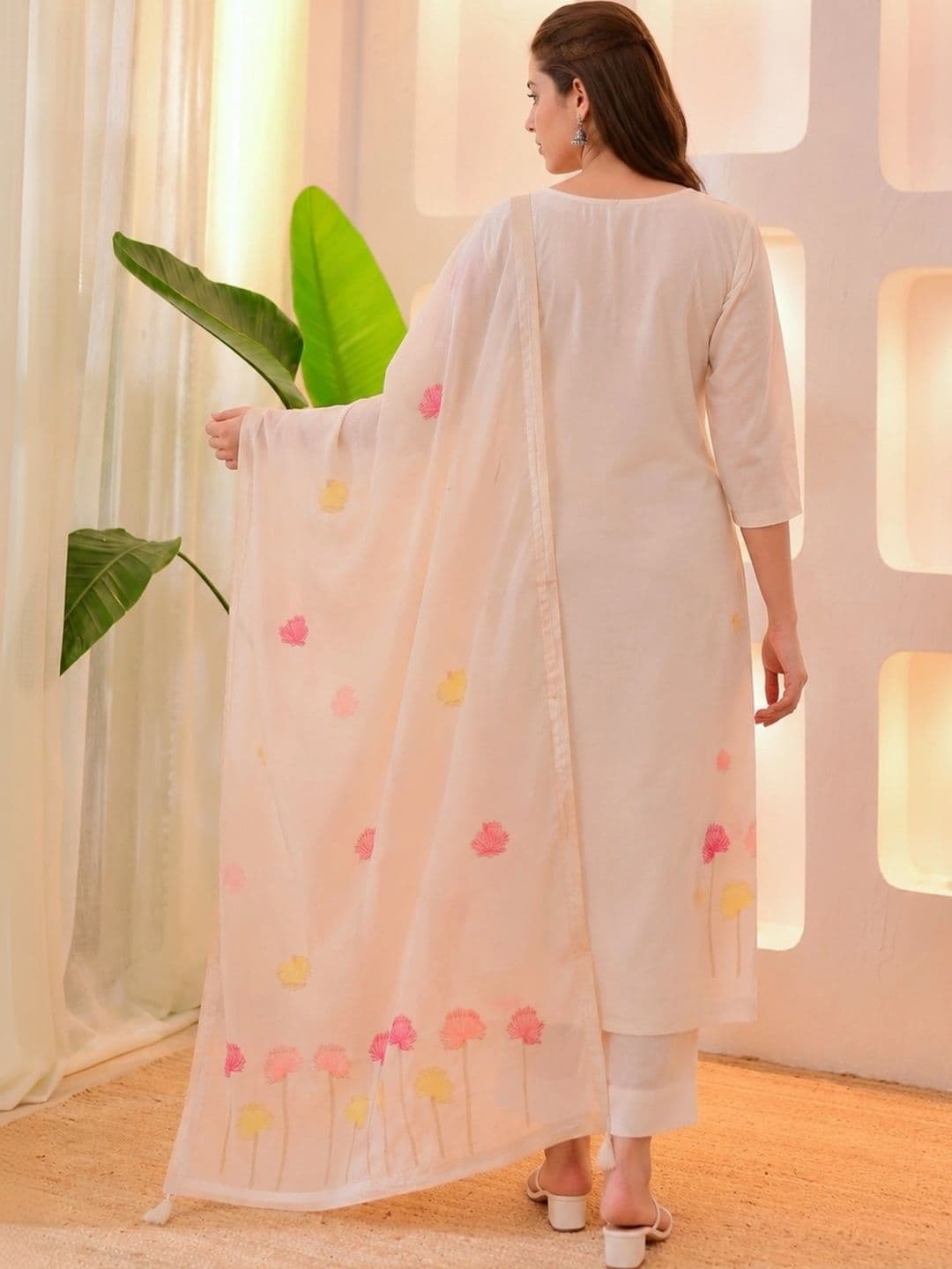 Anouk Women Floral Embroidered Regular Thread Work Kurta with Trousers & With Dupatta thumbnail 5