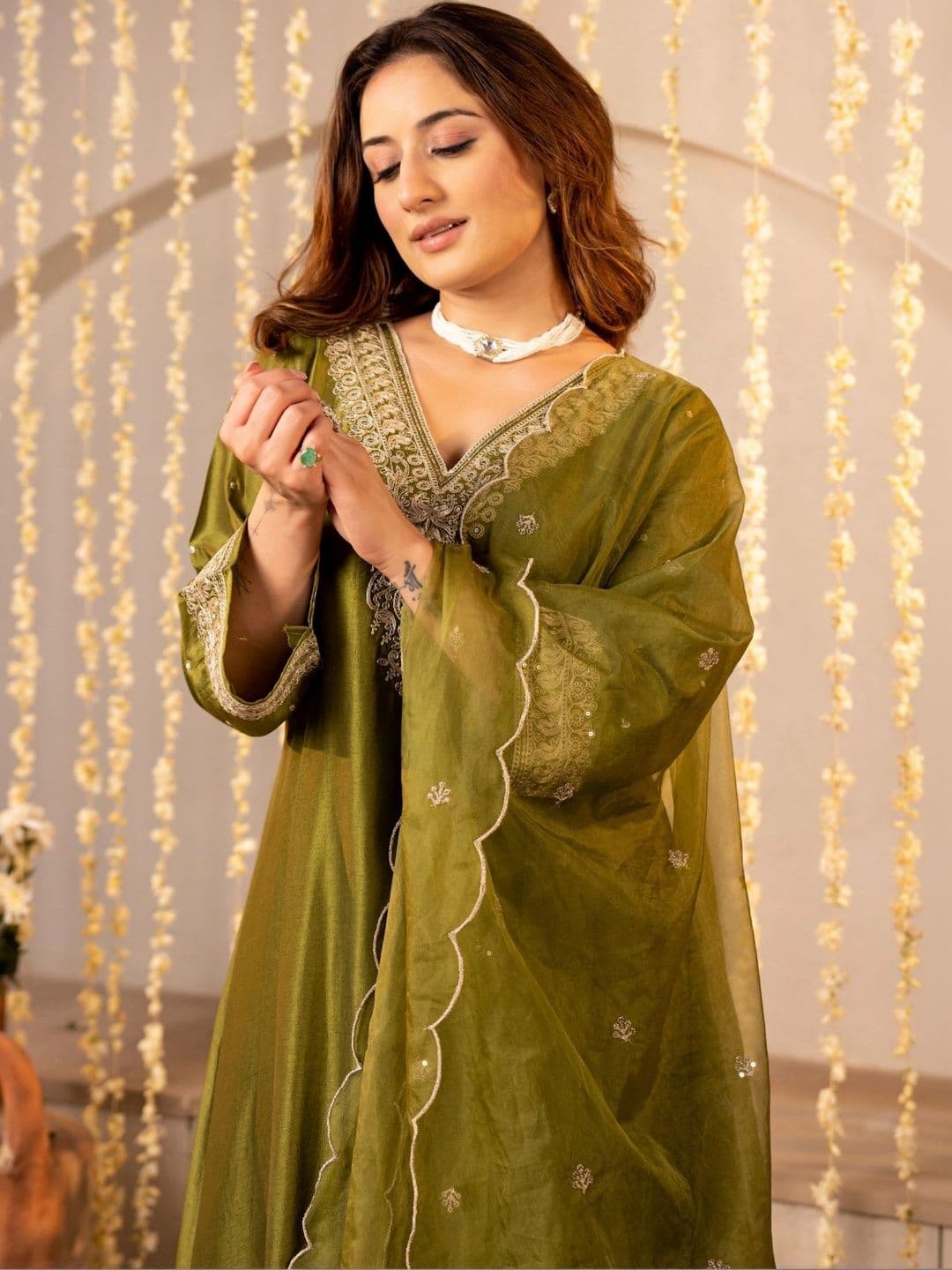 Anouk Women Ethnic Motifs Embroidered Regular Thread Work Kurta with Palazzos & With Dupatta thumbnail 3