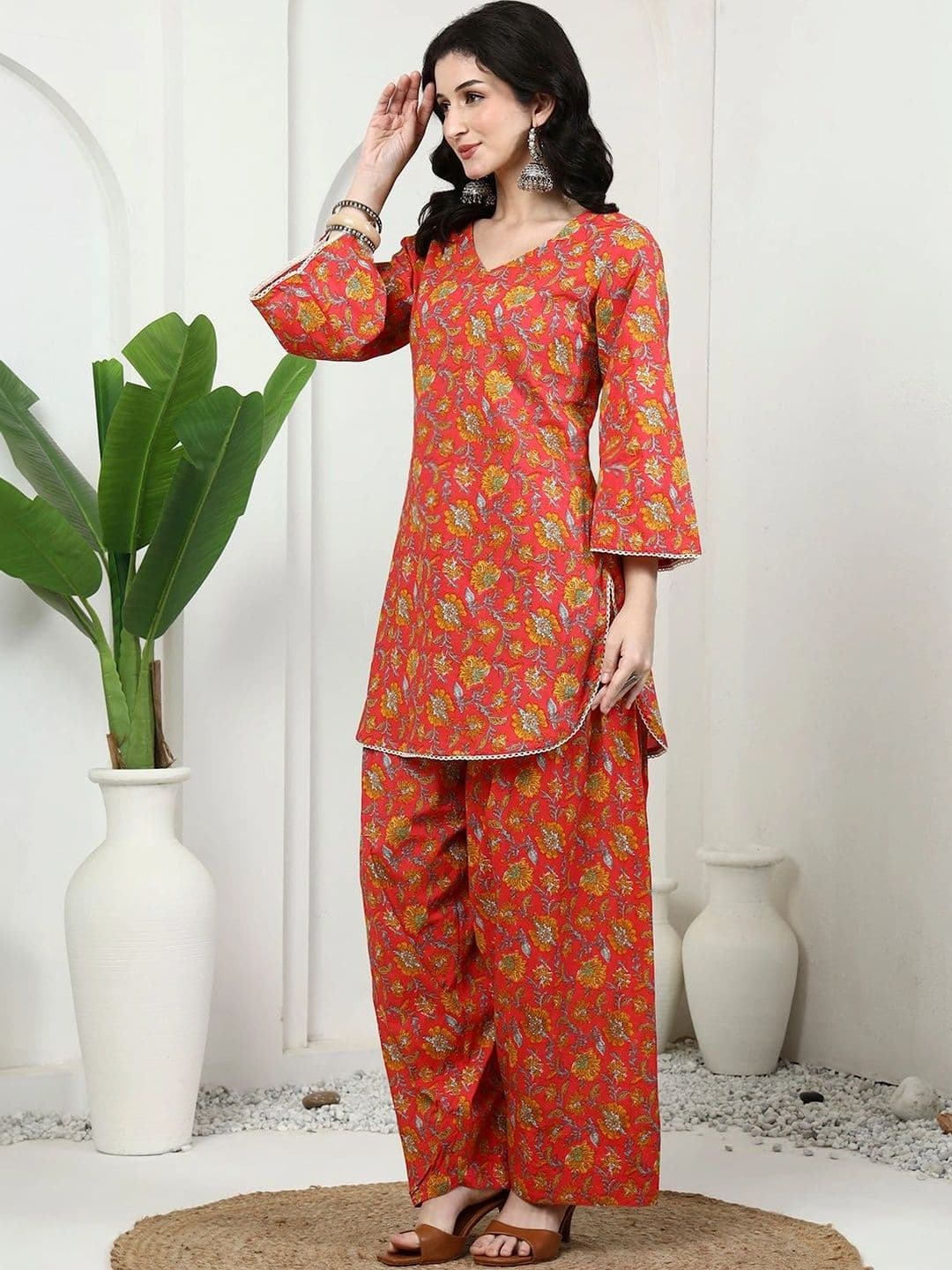KALINI Women Floral Printed Regular Pure Cotton Kurta with Patiala thumbnail 3