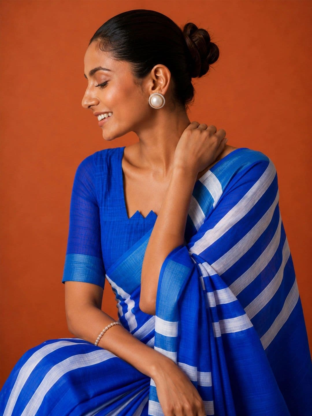 Suha Striped Silk Blend Saree thumbnail 2
