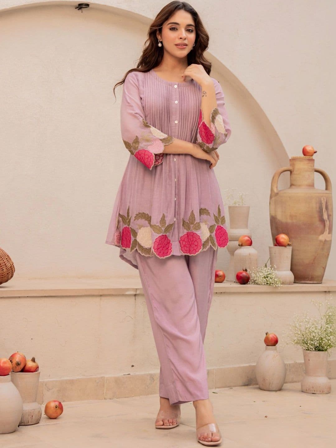 Aeristo Women Floral Embroidered Empire Thread Work Chanderi Silk Kurta with Trousers thumbnail 6