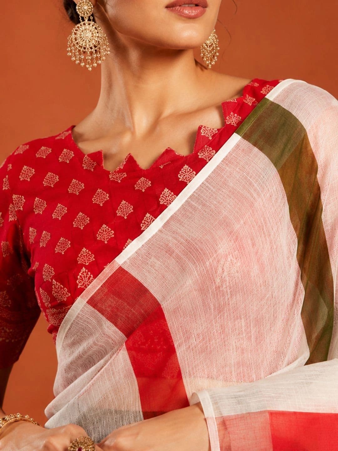 Suha Striped Silk Blend Saree thumbnail 4