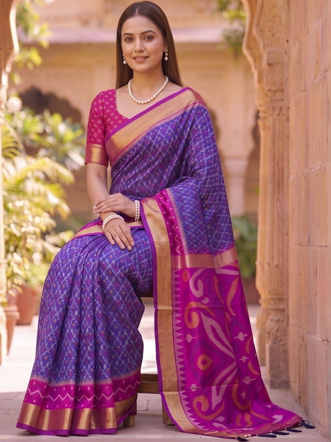 Mitera Zari Silk Blend Banarasi Saree thumbnail 6