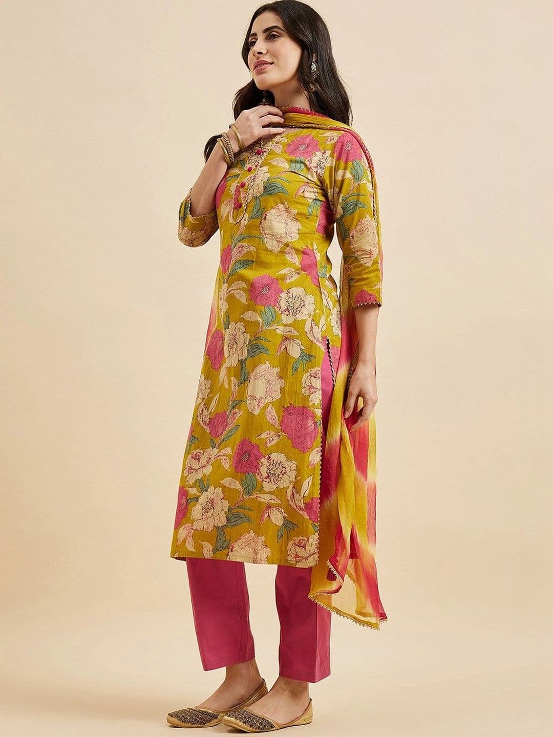 UDBHAV EXPORT Women Floral Printed Regular Kurta with Trousers & With Dupatta thumbnail 4