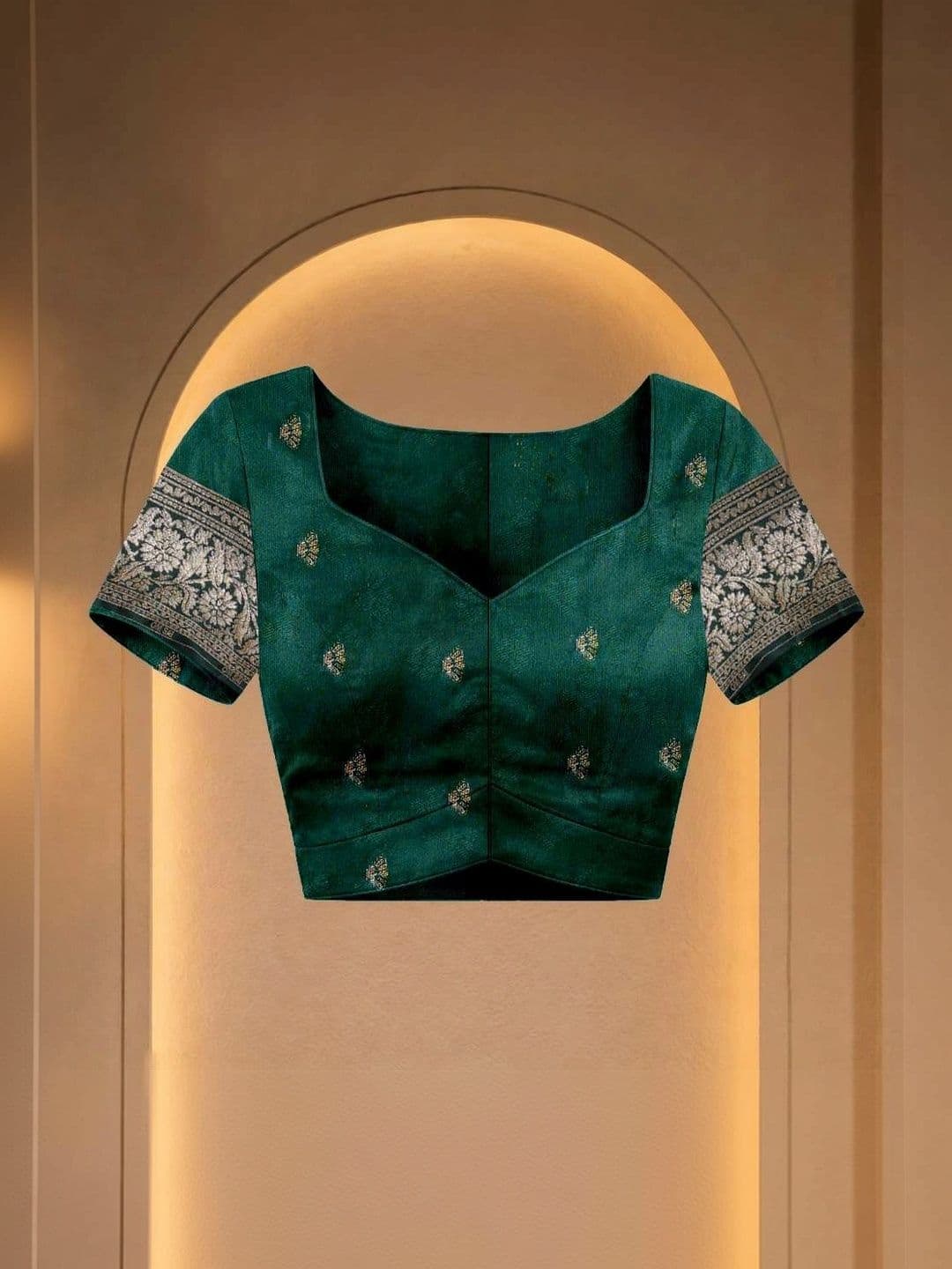 SILKARA CREATION Women Woven Design Zari Silk Blend Banarasi Saree thumbnail 6