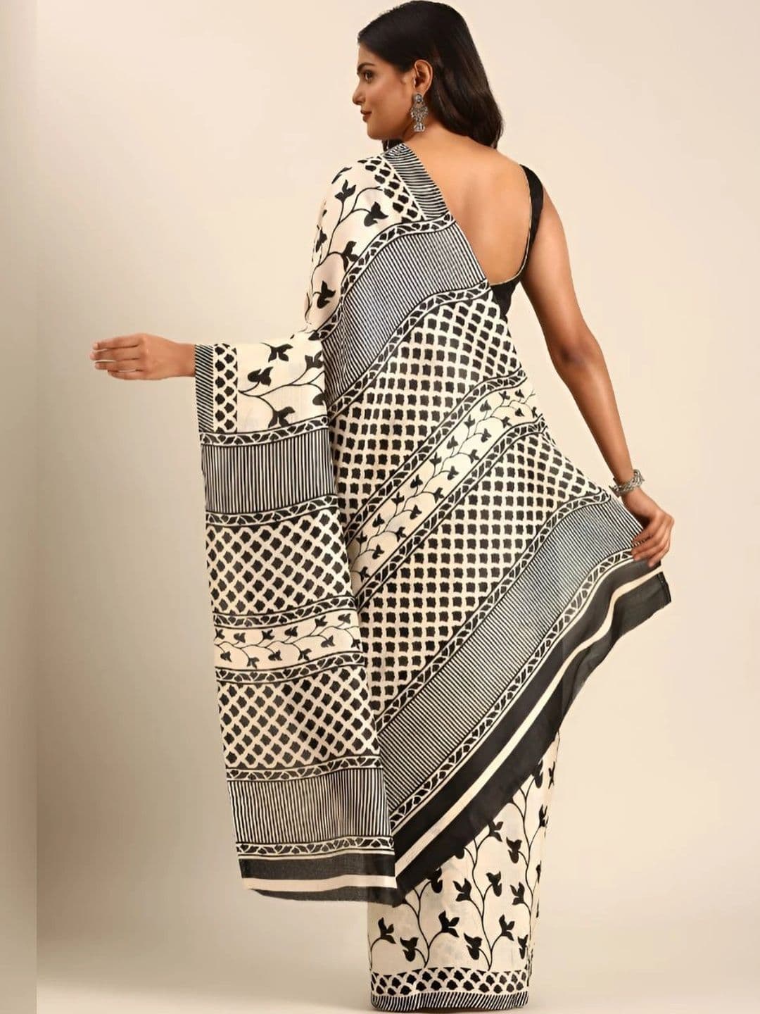 Taashi Floral Tussar Saree thumbnail 3