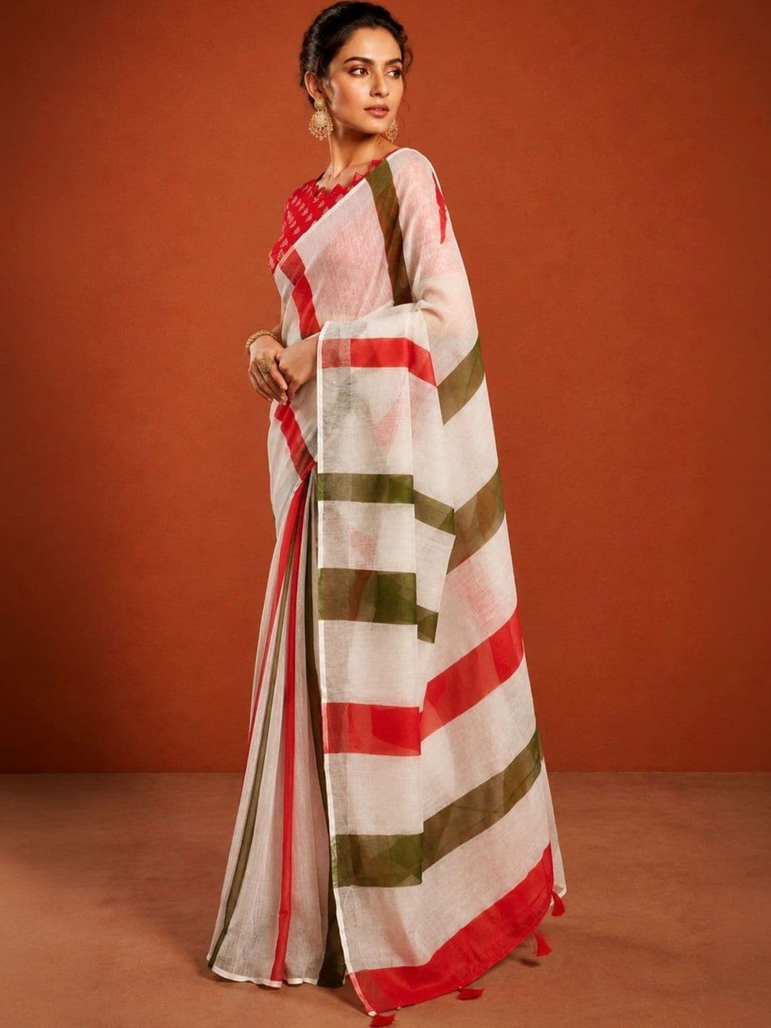 Suha Striped Silk Blend Saree thumbnail 5