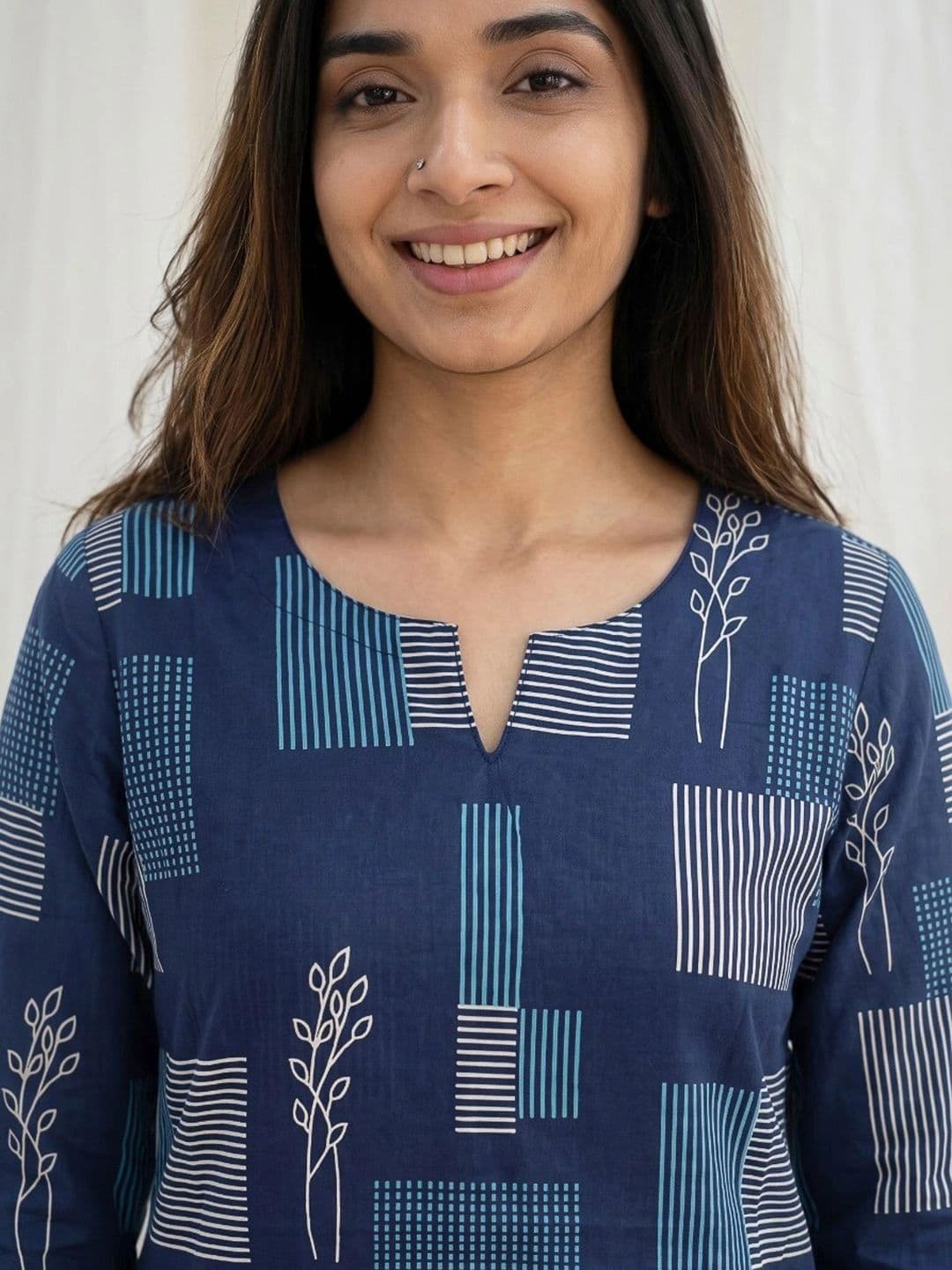 Meena Bazaar Women Printed Regular Kurti with Trousers thumbnail 3