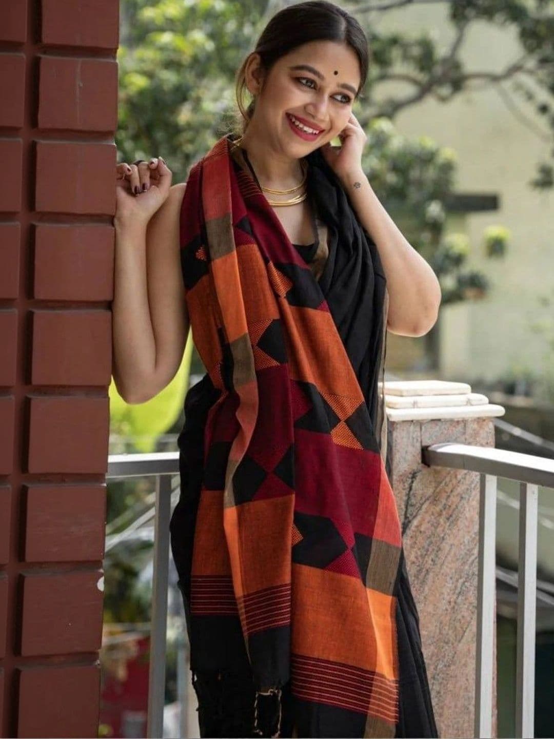 KALINI Woven Design Silk Blend Heavy Work Kanjeevaram Saree thumbnail 3