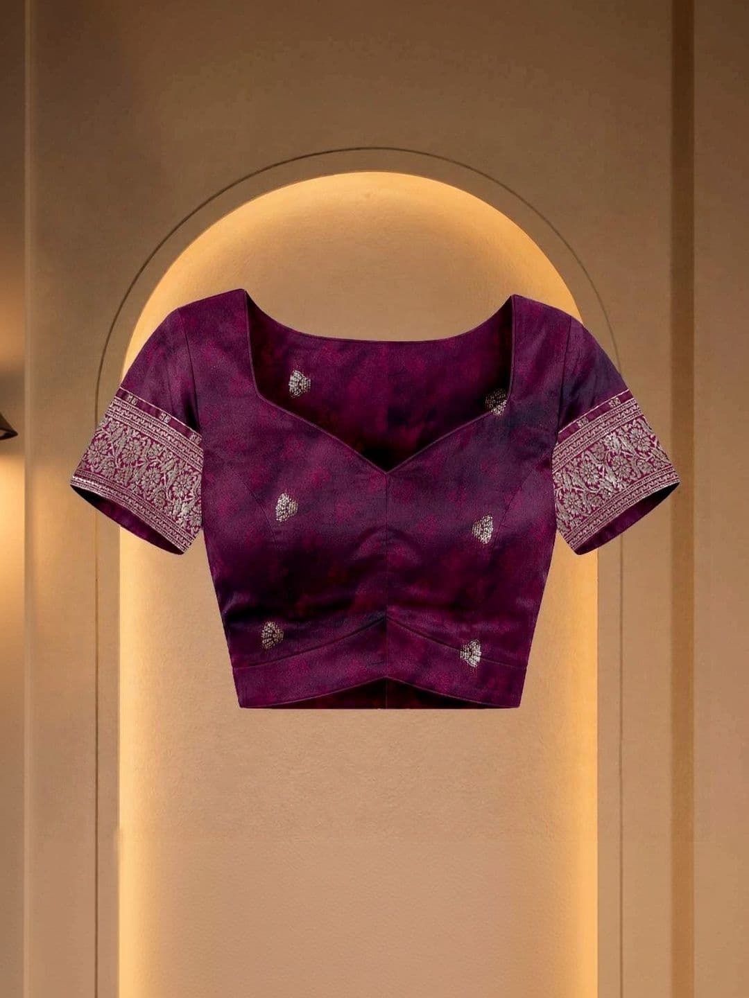 SILKARA CREATION Floral Zari Silk Blend Banarasi Saree thumbnail 6